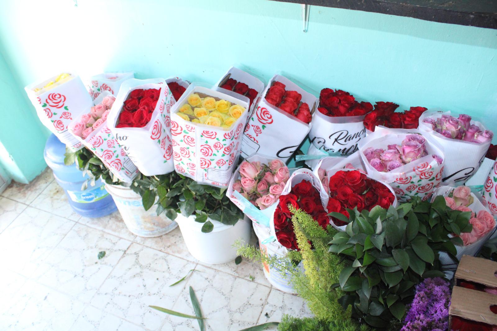 $!Prevén floristas en Rosario bajas ventas por el Día de San Valentín