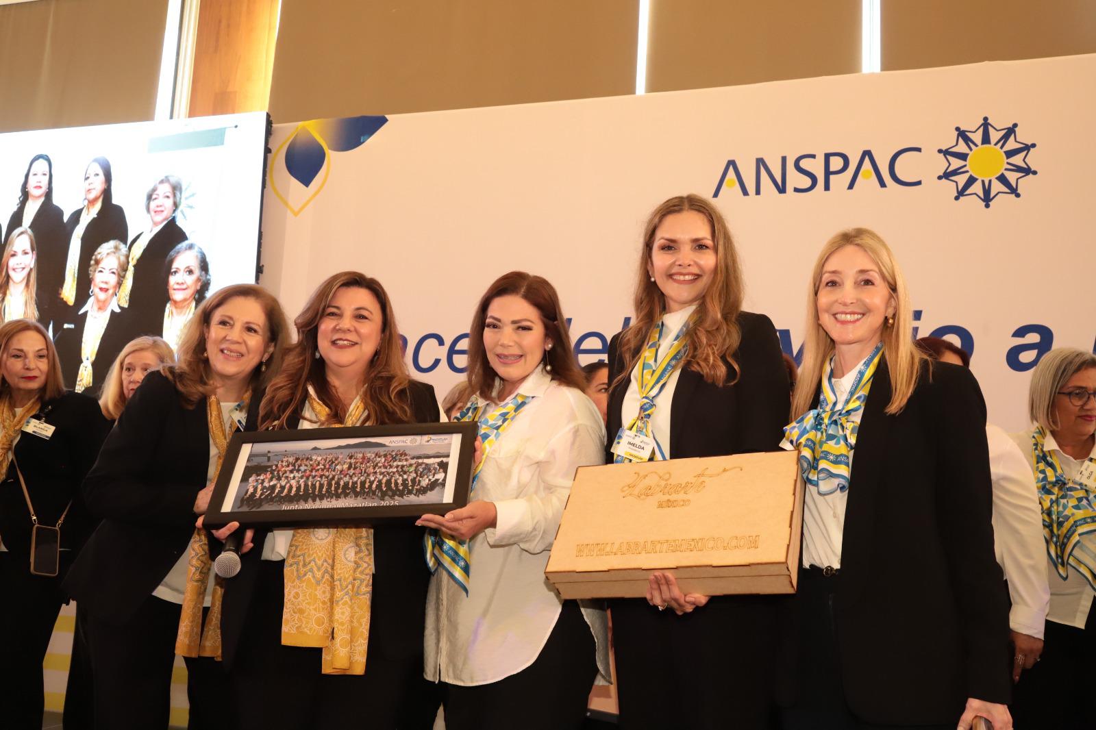 $!Lourdes Cervantes de Barradas, Martha González de Manrique, Elizabeth Peraza de Rodríguez, Imelda Morales de Chicuate y Balbina Herrera de Medrano.