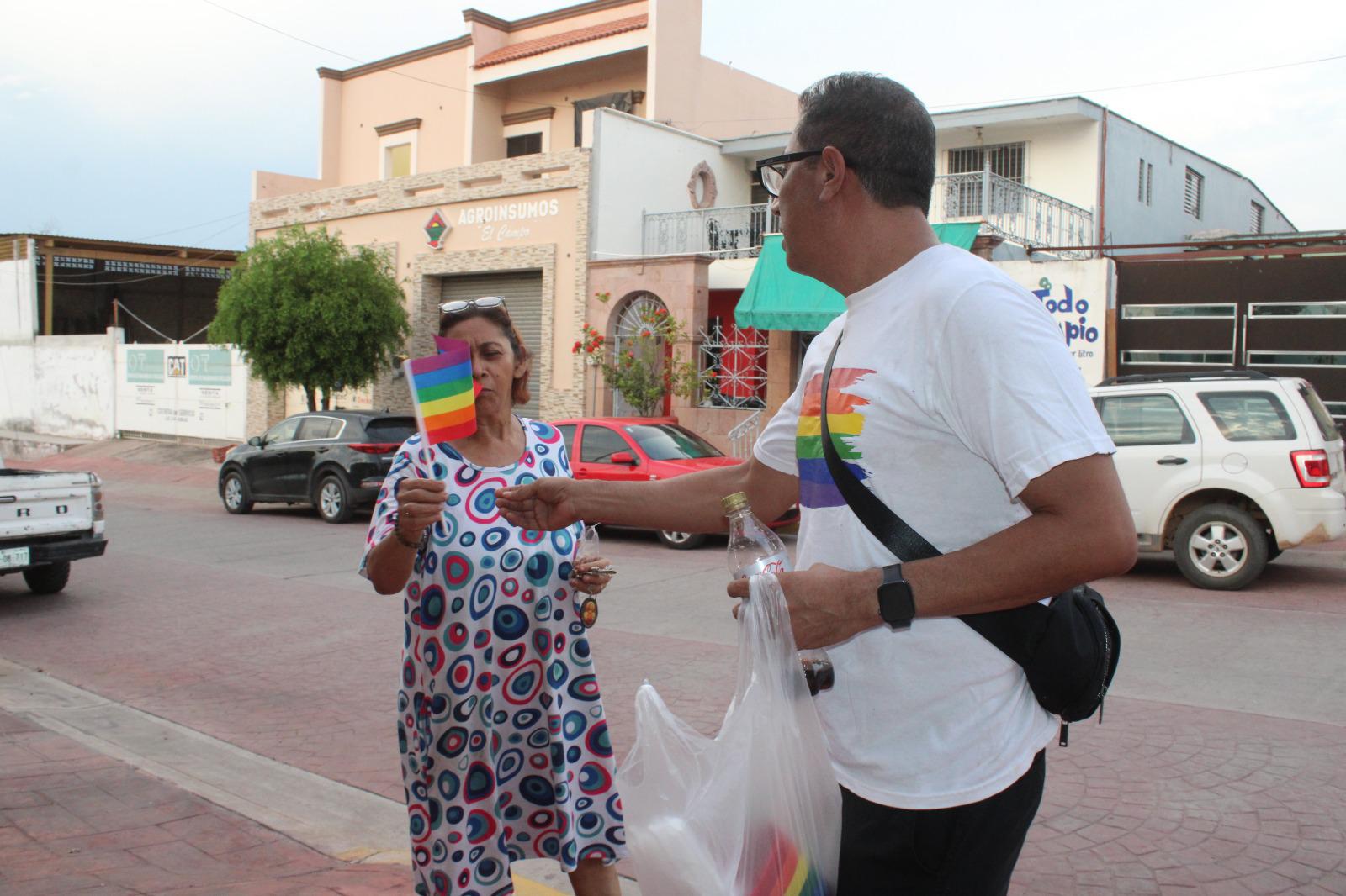 $!Moisés busca crear conciencia durante marcha del Orgullo LGBT+ en Rosario