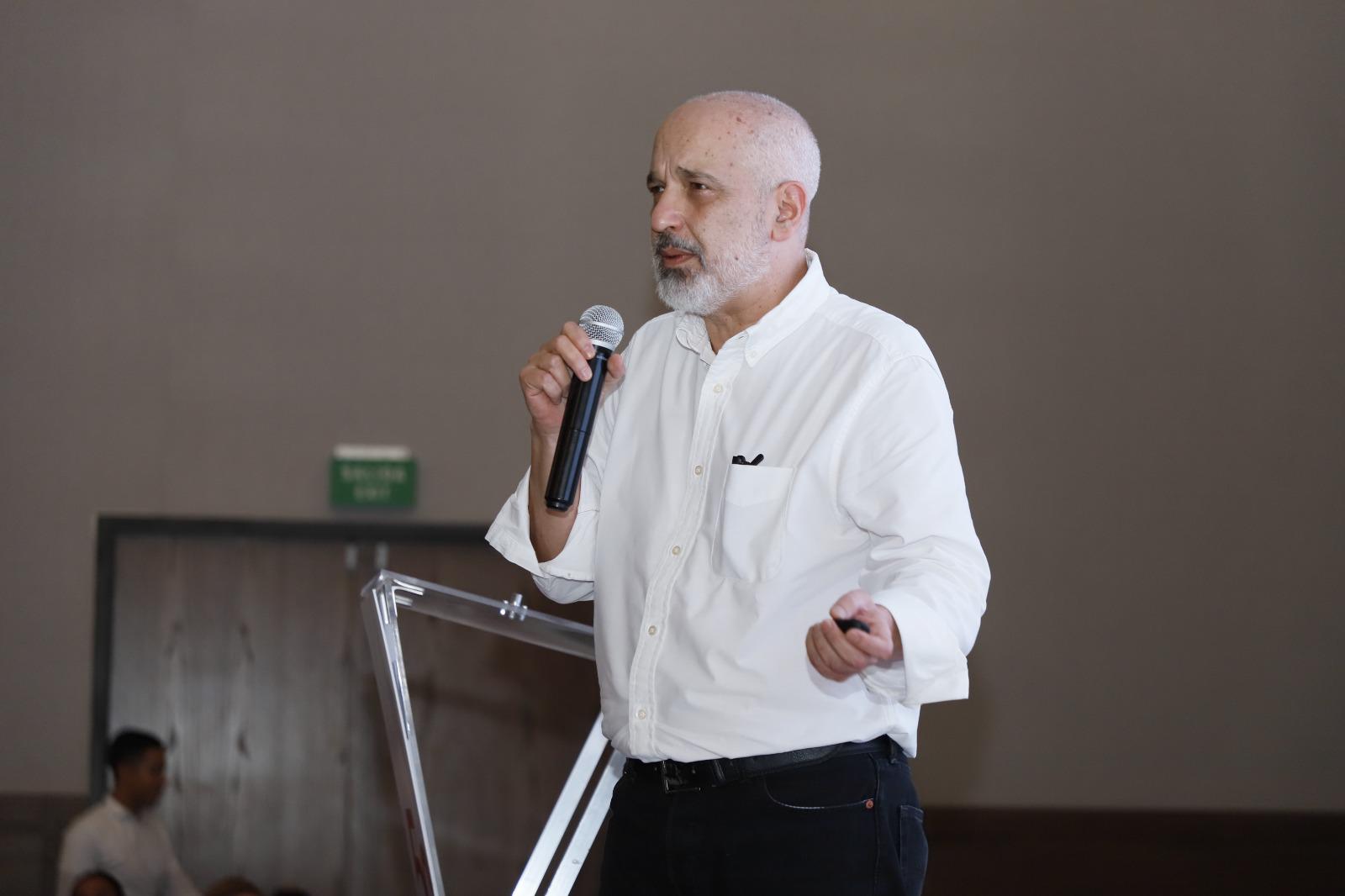 $!La desinformación sólo puede combatirse con indignación, investigación y participación ciudadana: Daniel Moreno