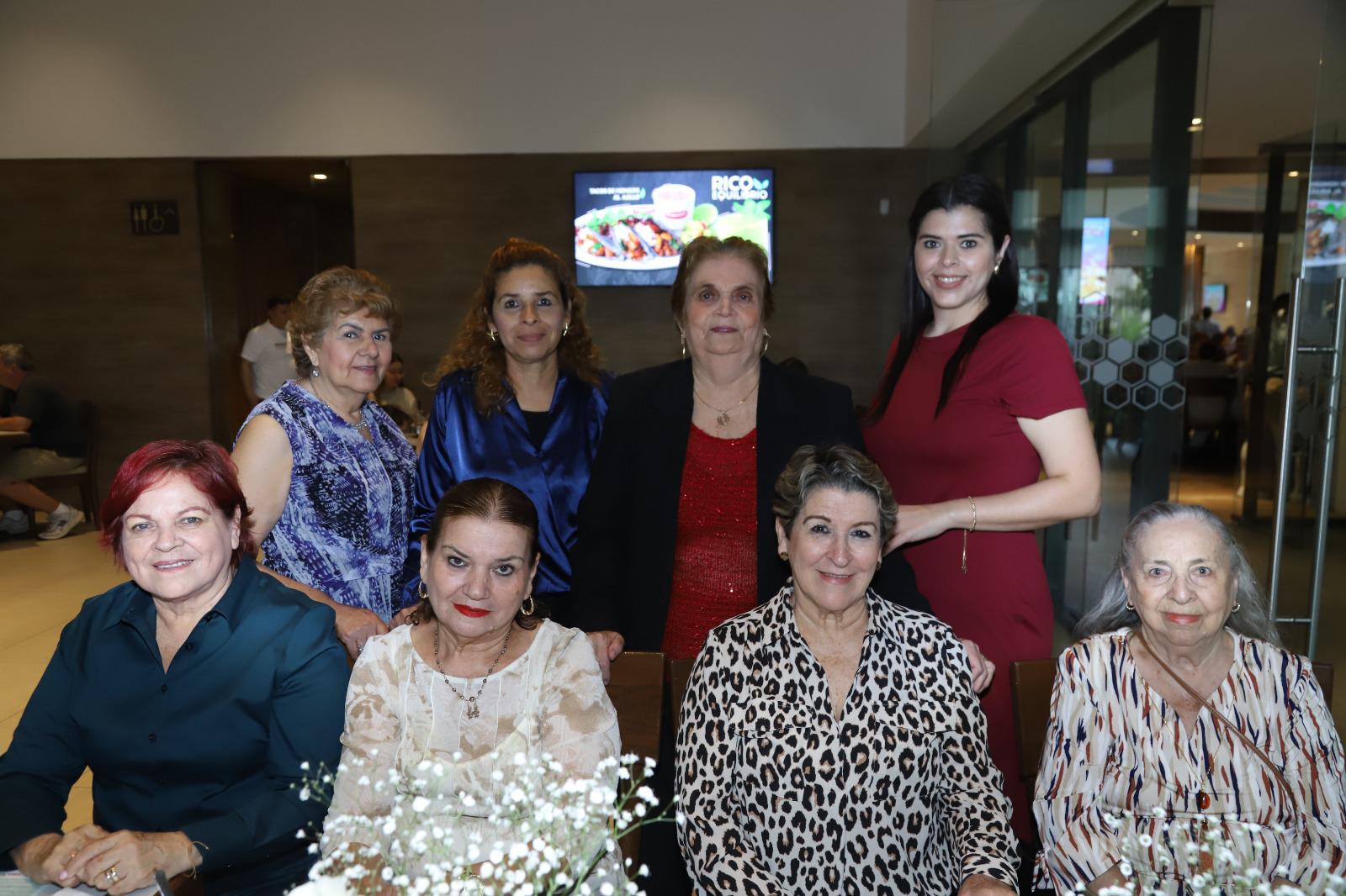 $!Ana Lora, Gabriela Arenas, María de la Paz Garzón, Nayibe Garzón, Carmen Amparo Osuna, Arminda Zataráin, Dora Zataráin y Florencia Lizárraga.