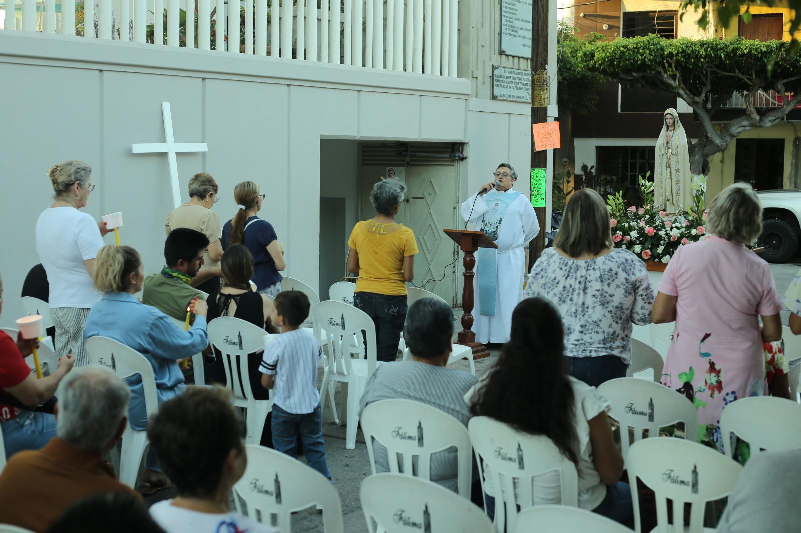 $!Celebran última procesión y rezo del Rosario previo a los festejos de la Virgen de Fátima
