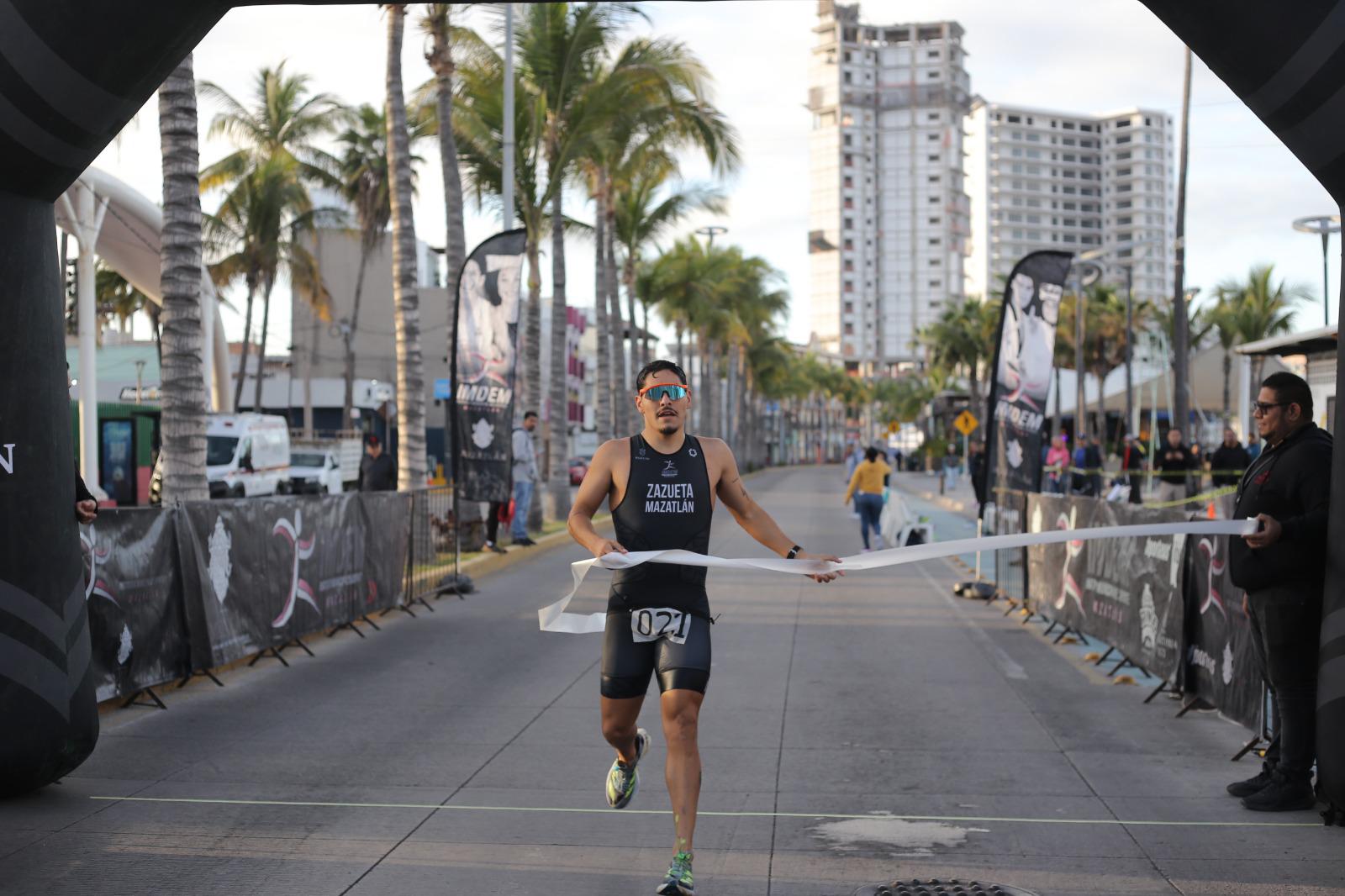 $!‘Perrón’ Zazueta y Daira Mercado protagonizan Selectivo de Acuatlón en Mazatlán