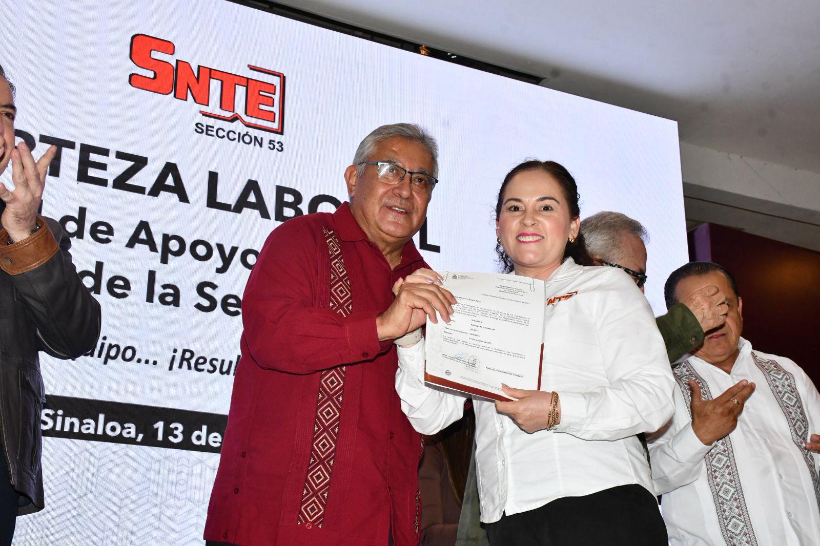 $!Entregan mil 58 bases a personal educativo del SNTE 53 en Sinaloa