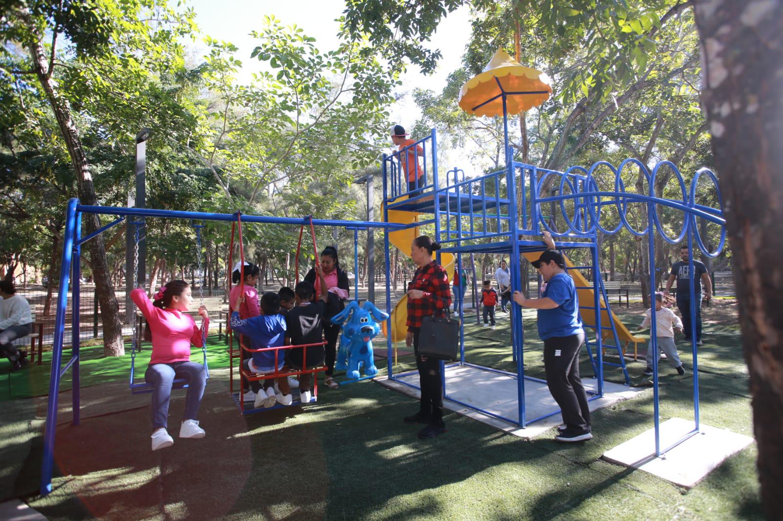 $!Inauguran área de juegos en el Parque Central de Mazatlán