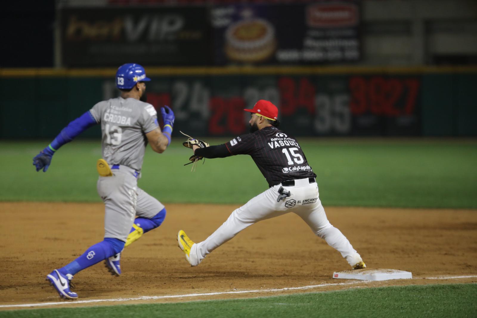 $!Despierta ofensiva de Venados y gana primero de la serie