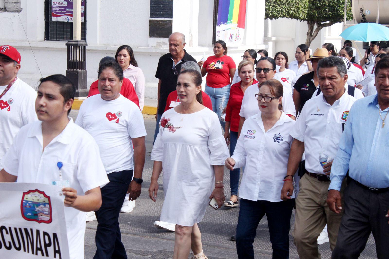 $!Marchan en Escuinapa para invitar a ser donadores de sangre