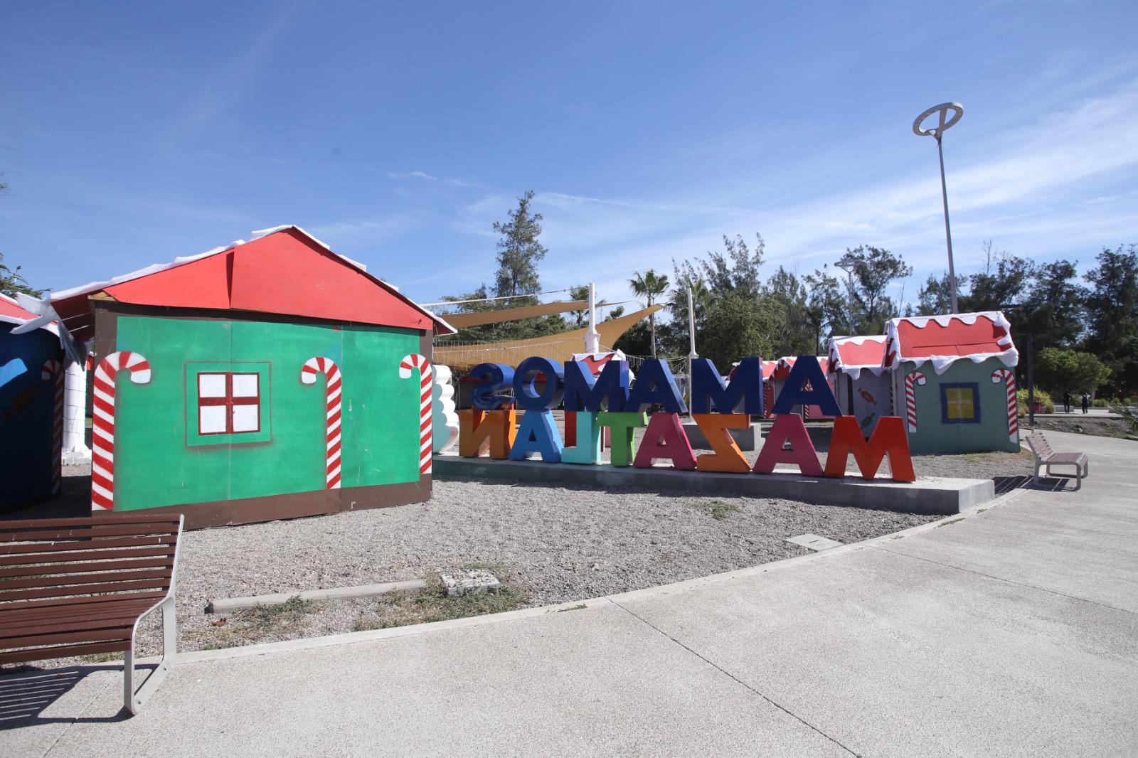 $!La Villa Navideña 2025 comienza a tomar forma en Mazatlán