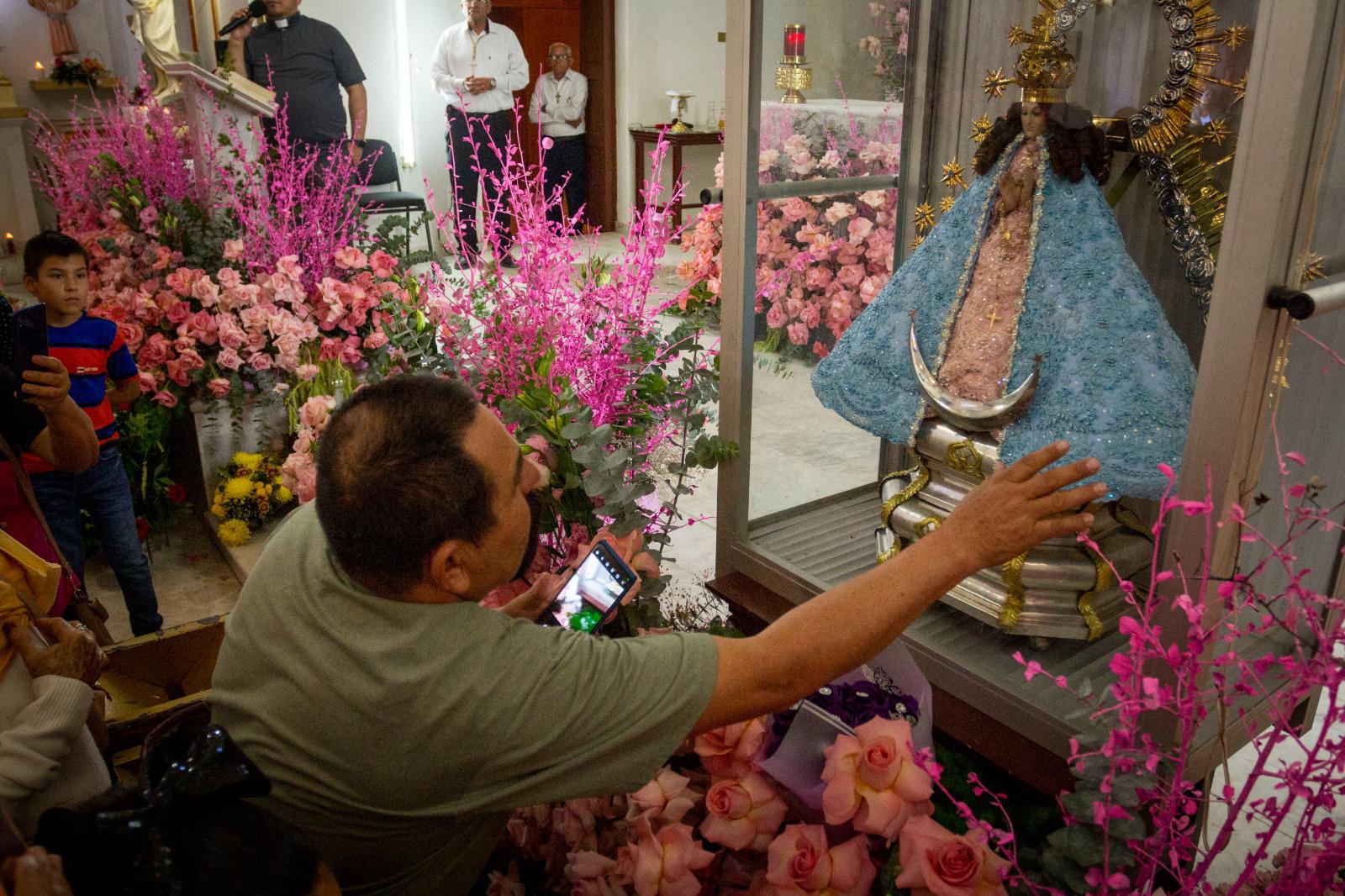 $!Creyentes asisten al Santuario de Nuestra Señora de Quilá por motivo del día de la Candelaria