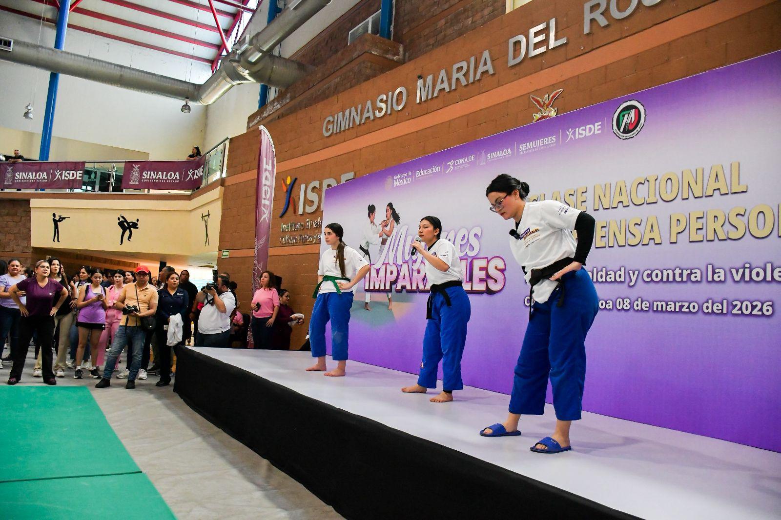 $!Más de mil mujeres llenan de fuerza el Gimnasio María del Rosario Espinoza en Culiacán