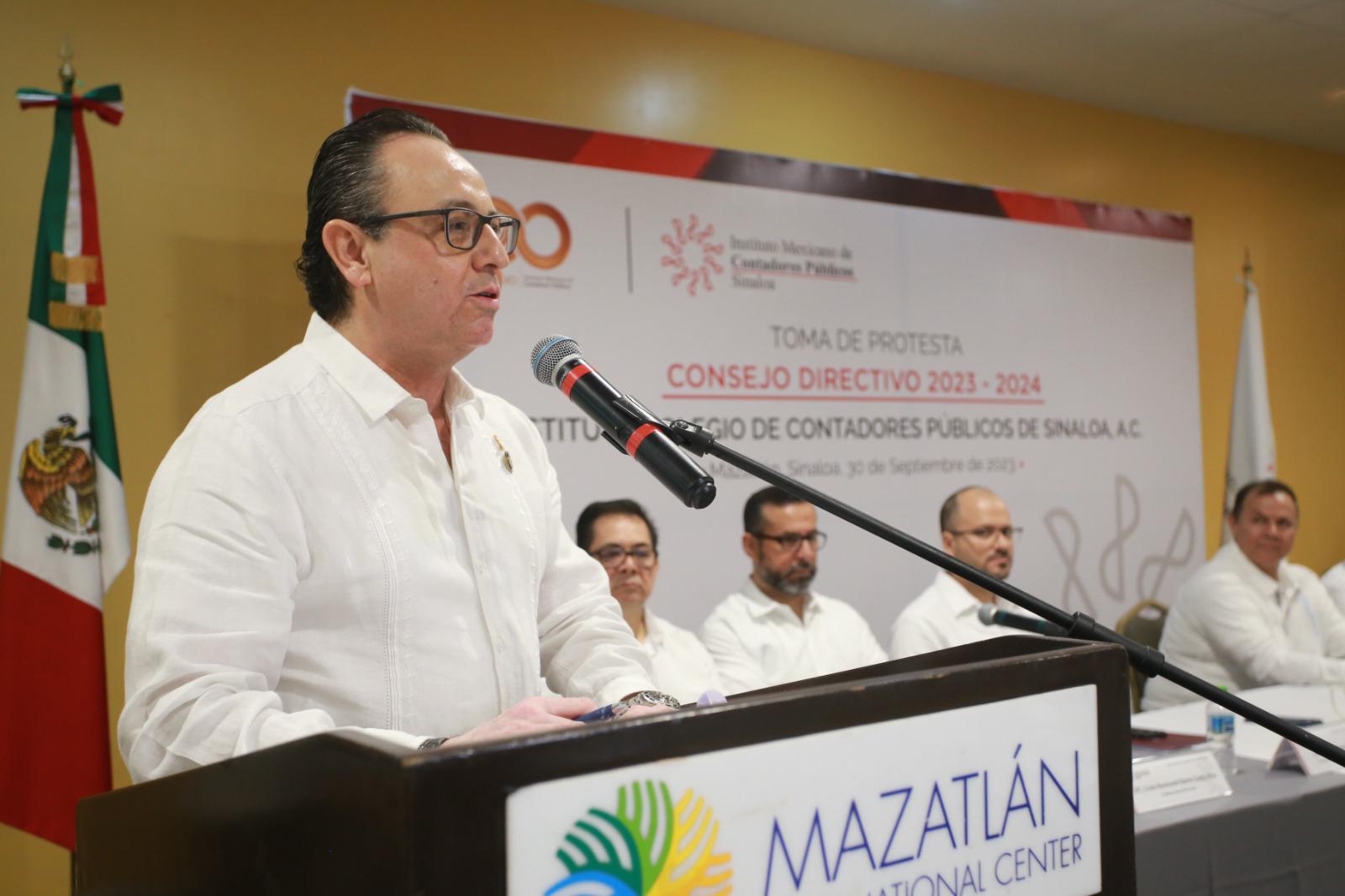 $!Rinde protesta consejo directivo del Instituto Mexicano de Contadores Públicos de Sinaloa