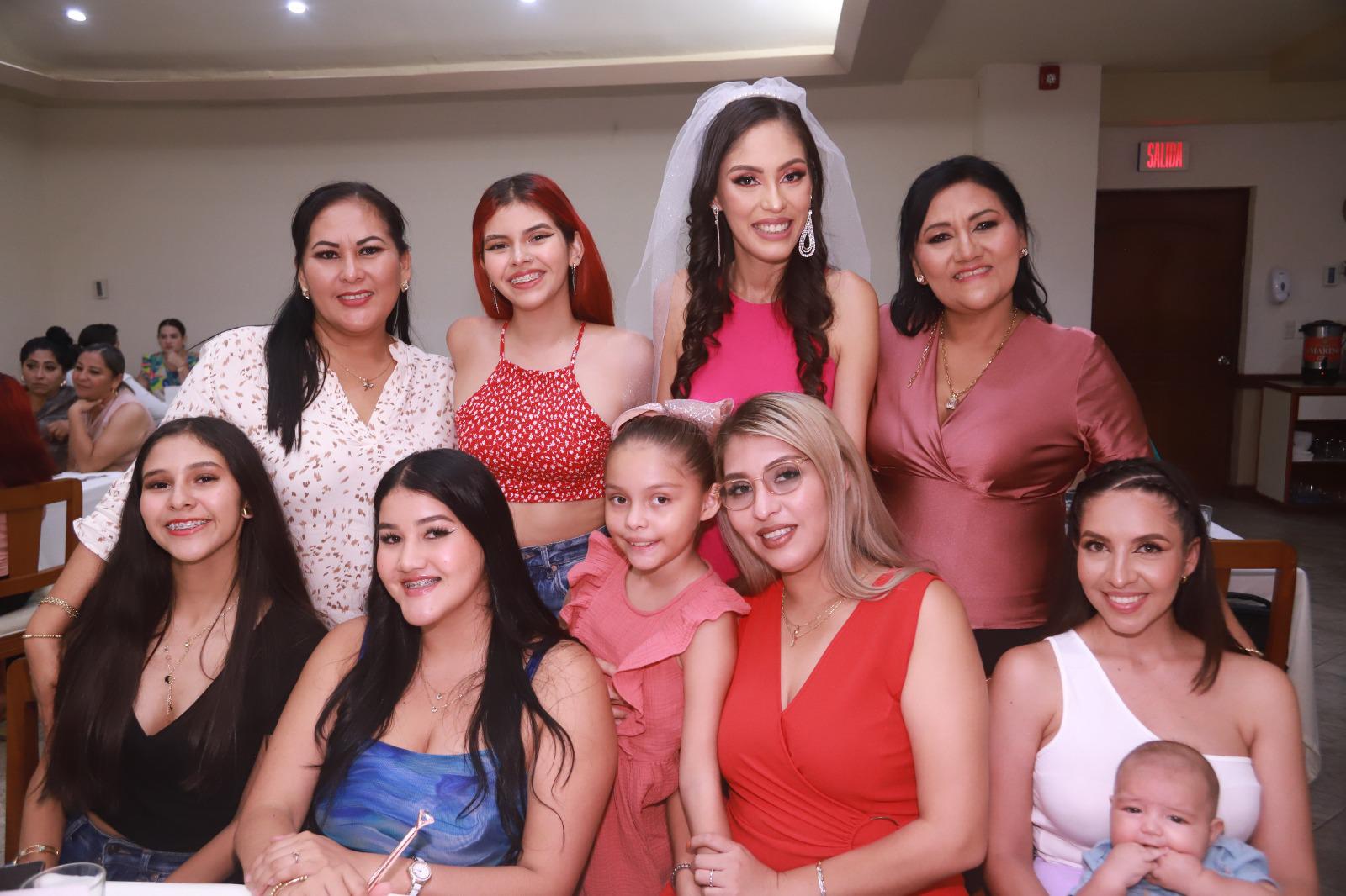 $!La futura novia protagonizó una reunión muy divertida junto a sus amistades.