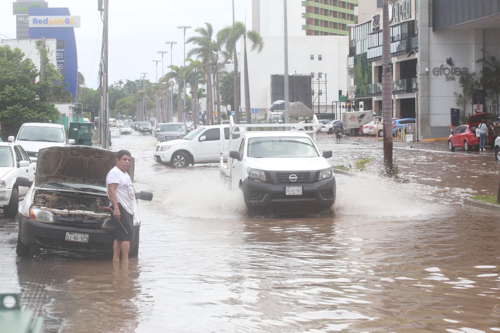 $!Bajo el agua, parte de la Zona Dorada en Mazatlán