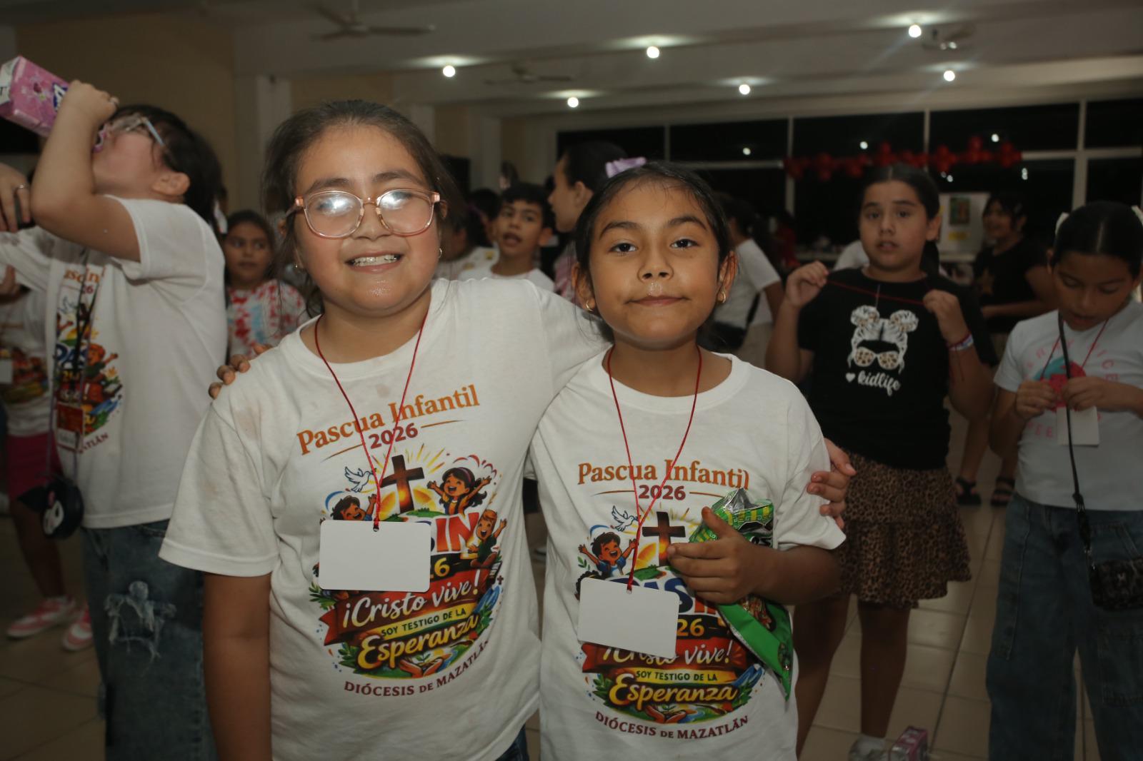 $!Evelin Janette Camacho y Alondra Osuna.