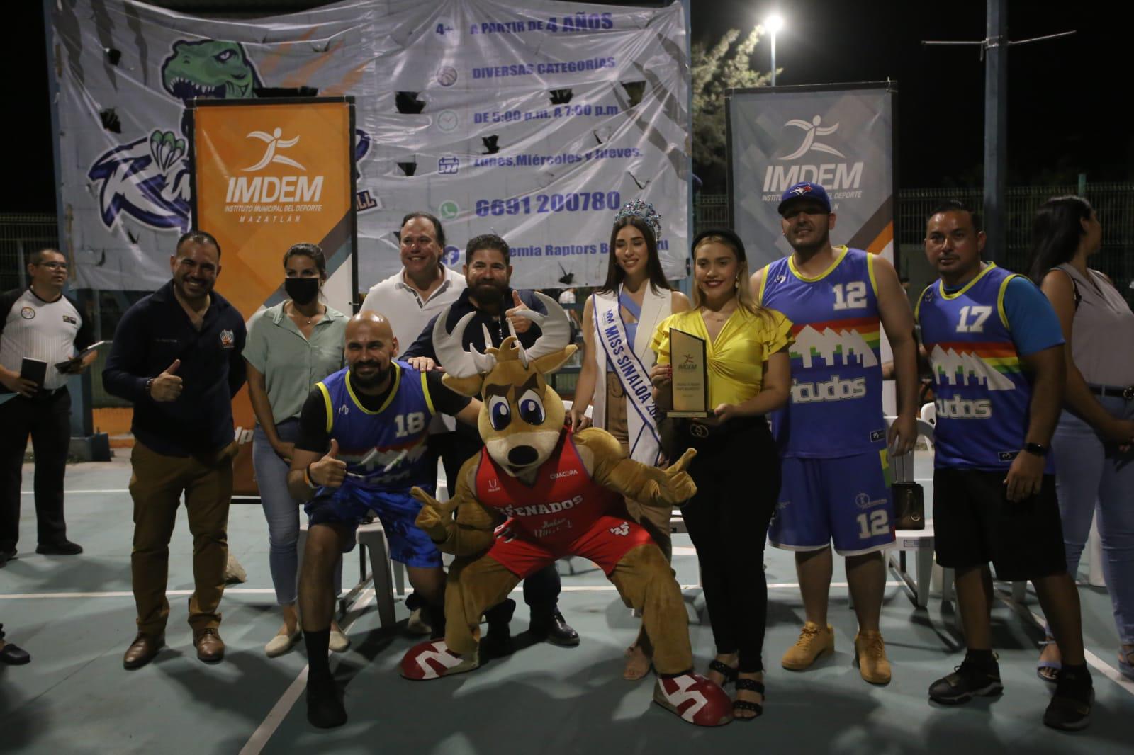 $!Inauguran Torneo de Baloncesto Wolves-I. H. Organic Fruits, en Casa Hogar