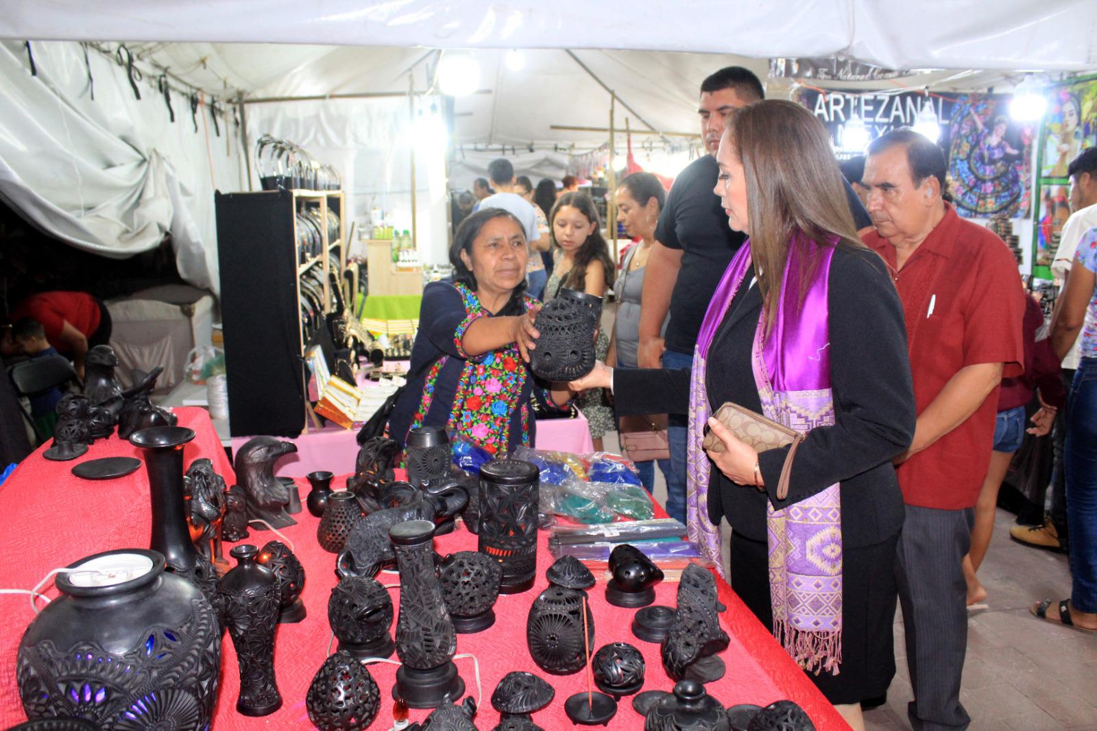 $!Inauguran la Expo-Venta Artesanal Oaxaqueña en Escuinapa