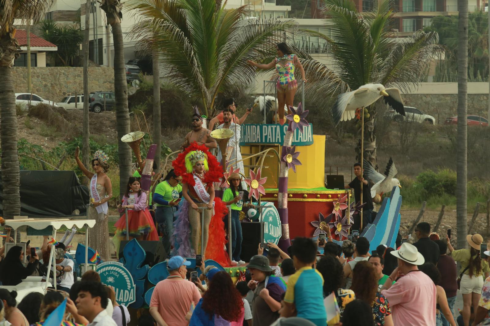 $!Marcha del Orgullo pinta de colores el Malecón de Mazatlán por la igualdad y la diversidad