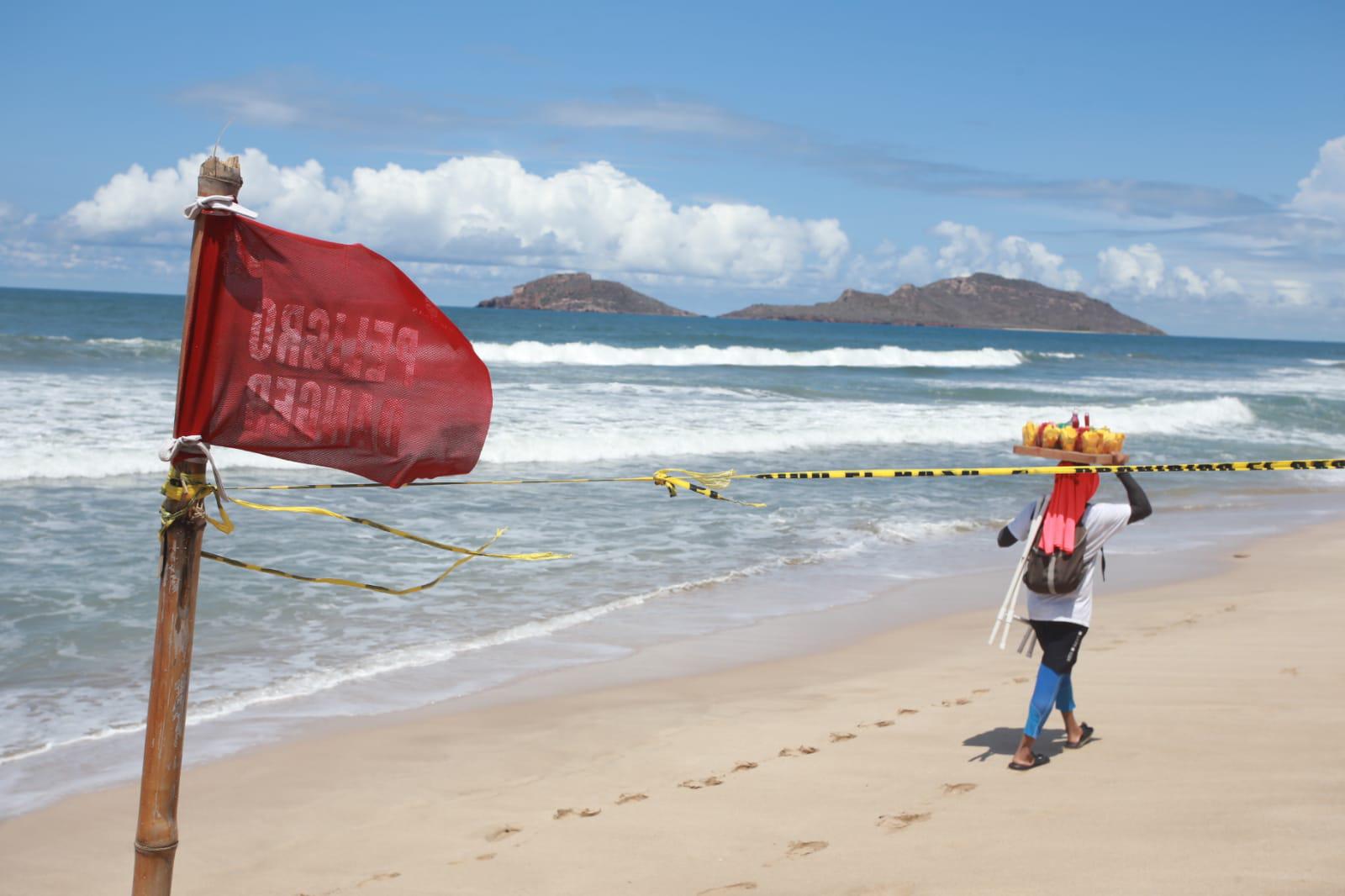 $!Después de la tormenta, bañistas regresan a las playas de Mazatlán