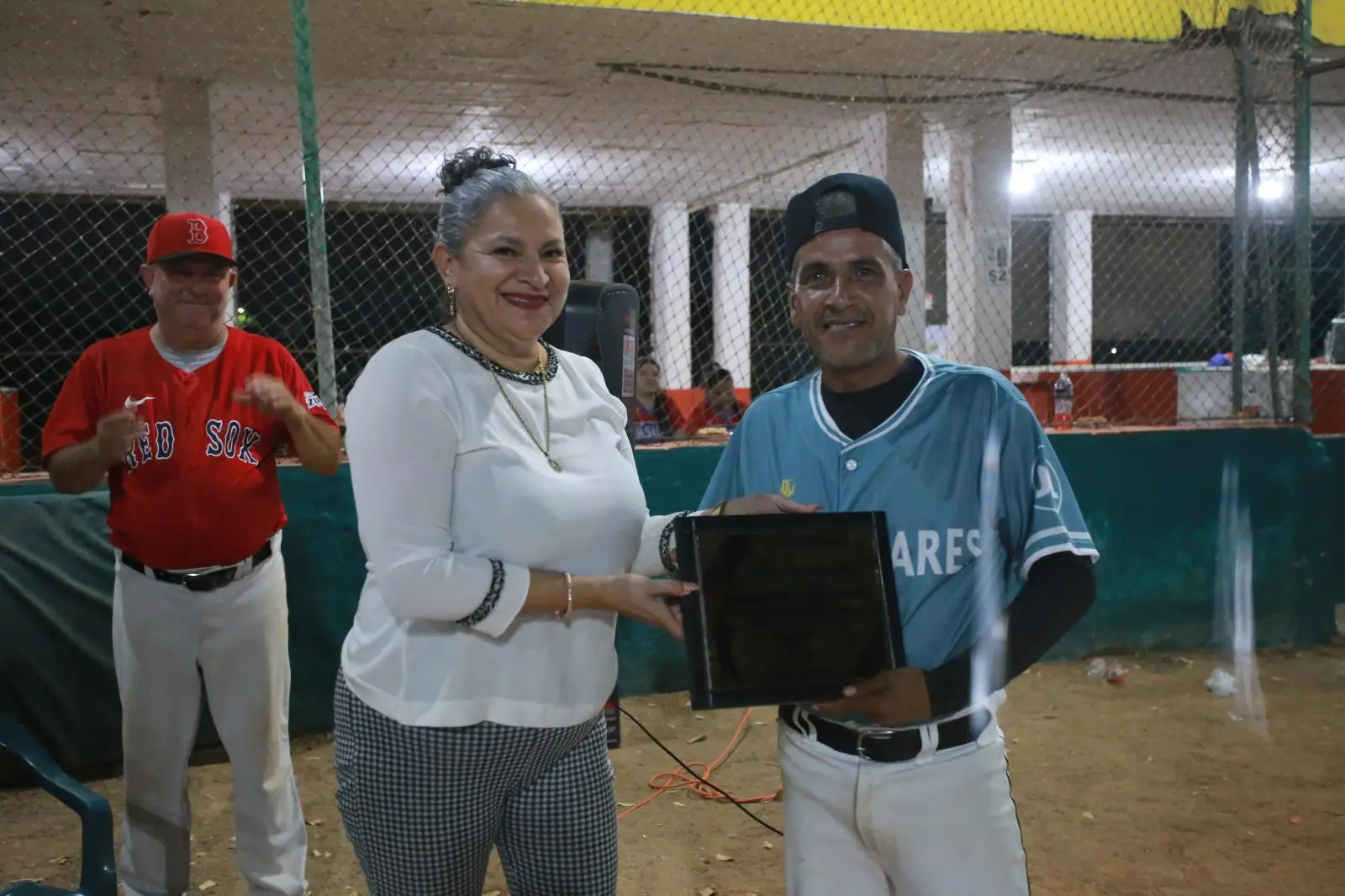 $!Liga de Beisbol Meseros al Bat inaugura temporada 14 con homenaje a ‘El Maca’ Ramos
