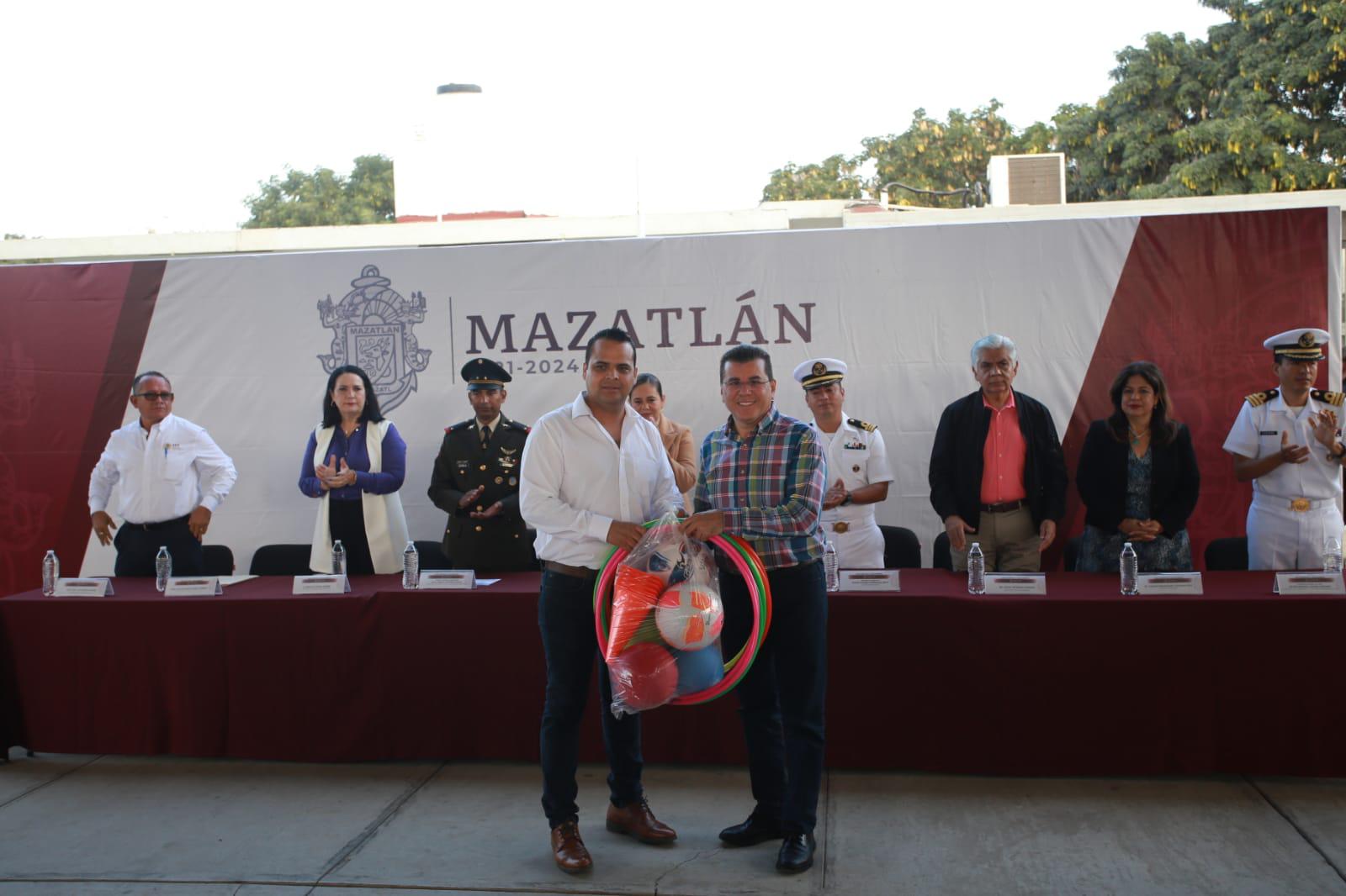 $!Apoyará Gobierno de Mazatlán en infraestructura a Primaria Leona Vicario: Alcalde
