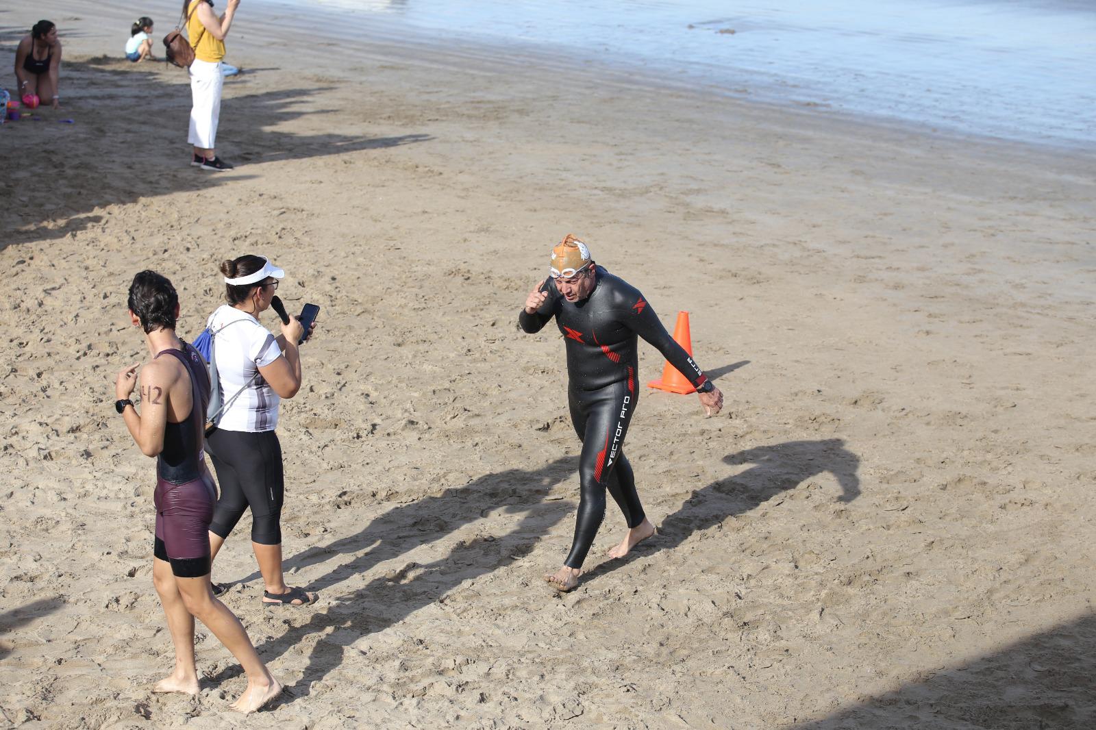 $!Zazueta y Luna superan al Pacífico y se llevan la Cuarta Travesía Puntuable de Natación