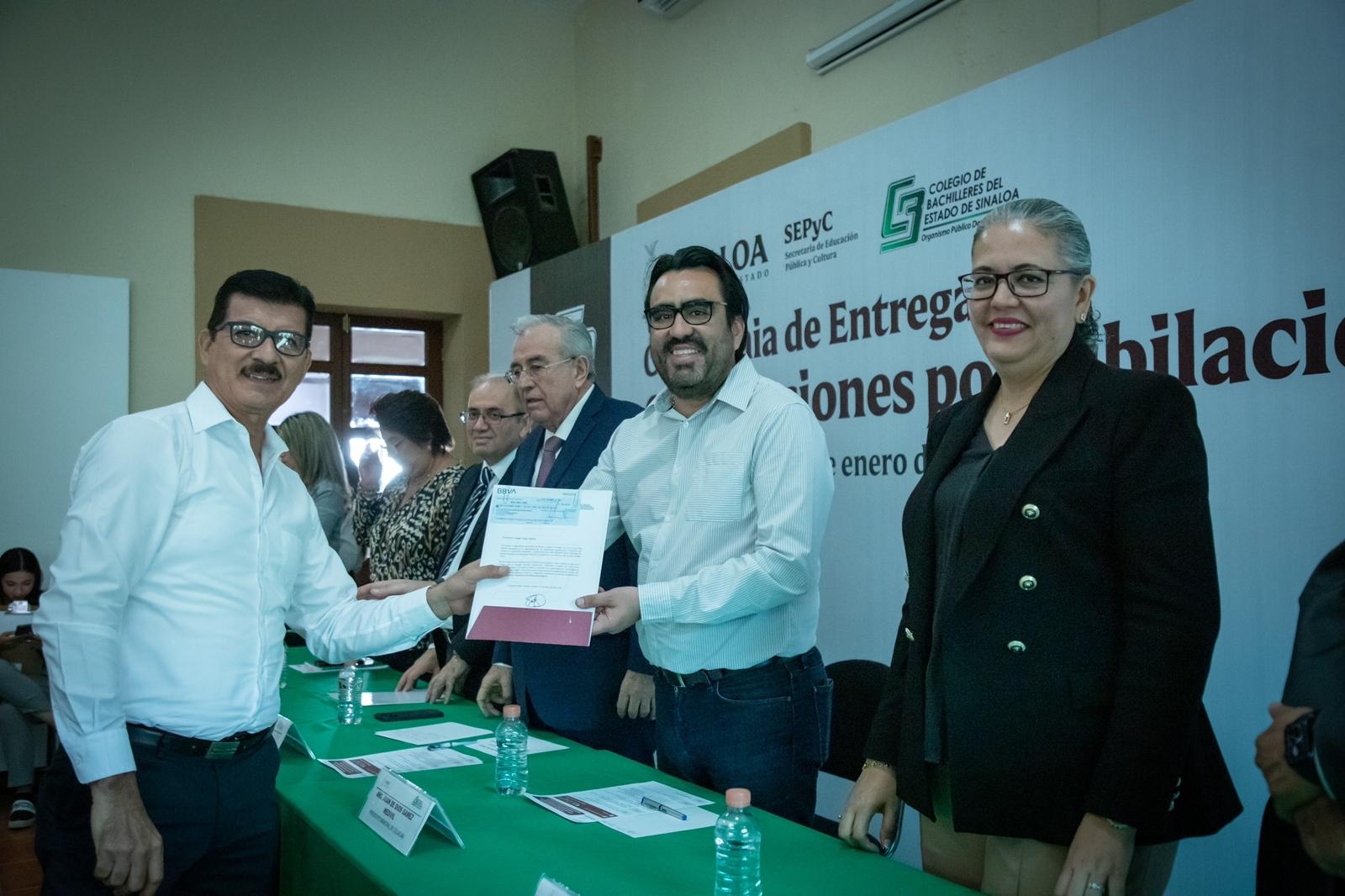 $!Reciben gratificaciones 69 jubilados de Cobaes; se erogaron más de $28 millones en bonos