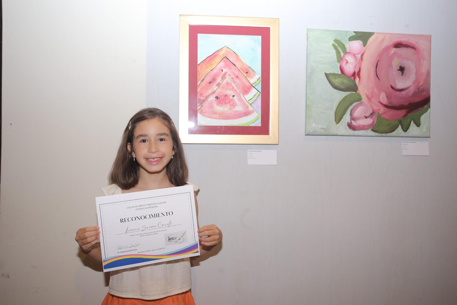 $!Luciana Saracco posa en sus cuadros.