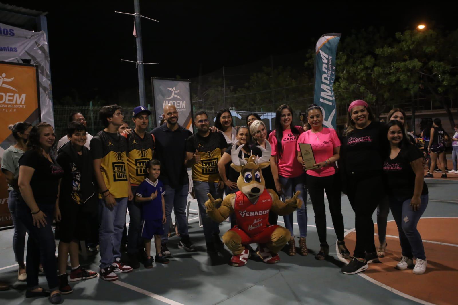 $!Inauguran Torneo de Baloncesto Wolves-I. H. Organic Fruits, en Casa Hogar