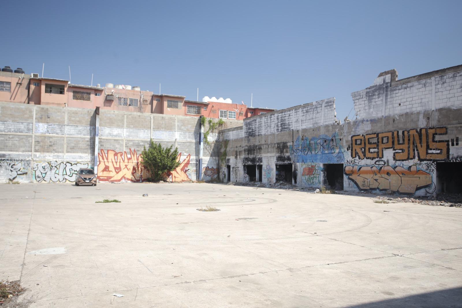 $!Abandono, basura y malos olores se apoderan de las viejas instalaciones de la tienda del ISSSTE