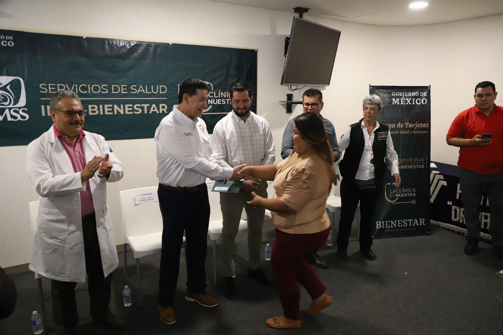 $!Entregan tarjetas del programa ‘La Clínica es Nuestra’, en Mazatlán