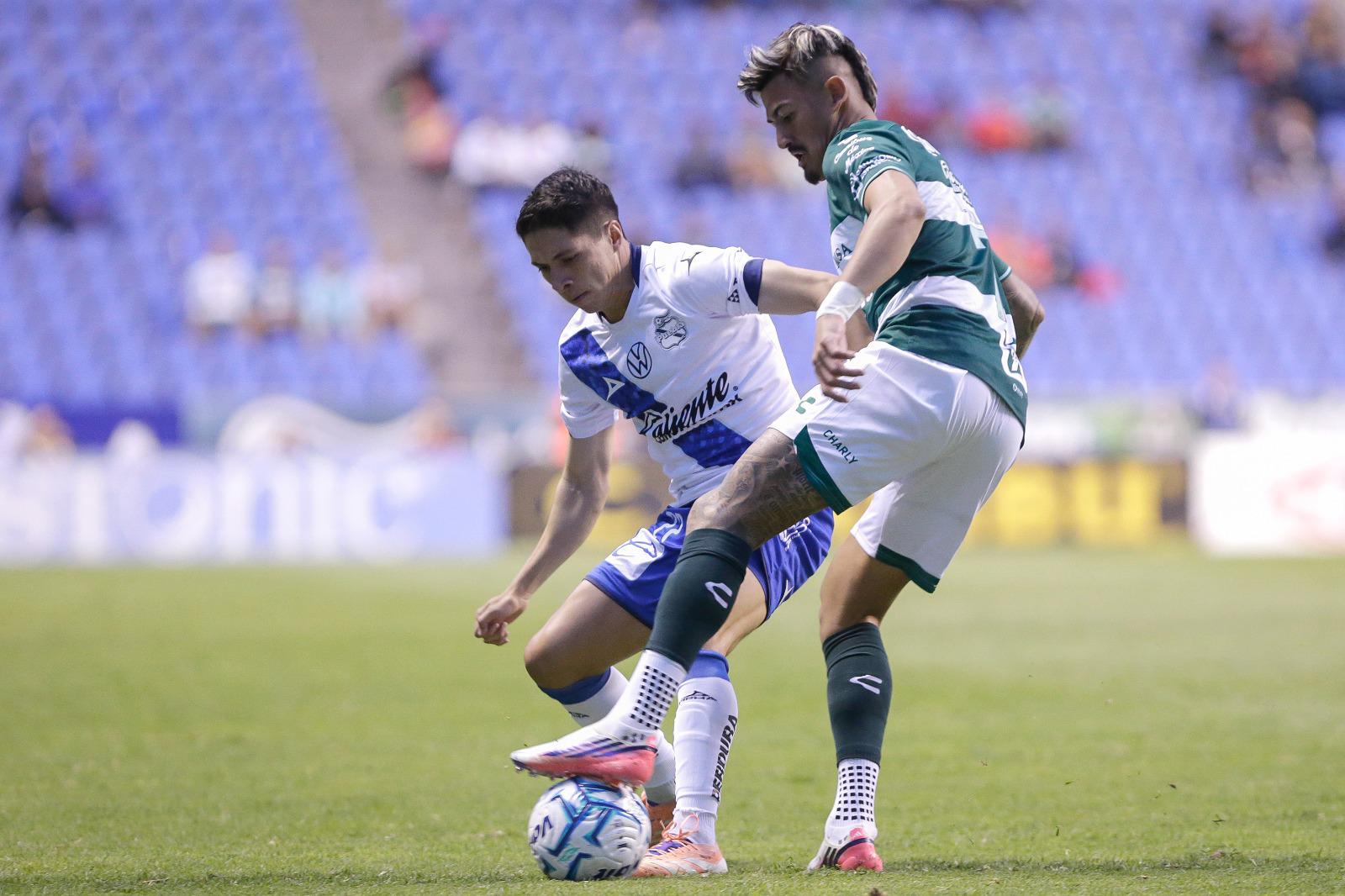 $!Puebla remonta dos veces y vence a Santos con doblete de Mustre