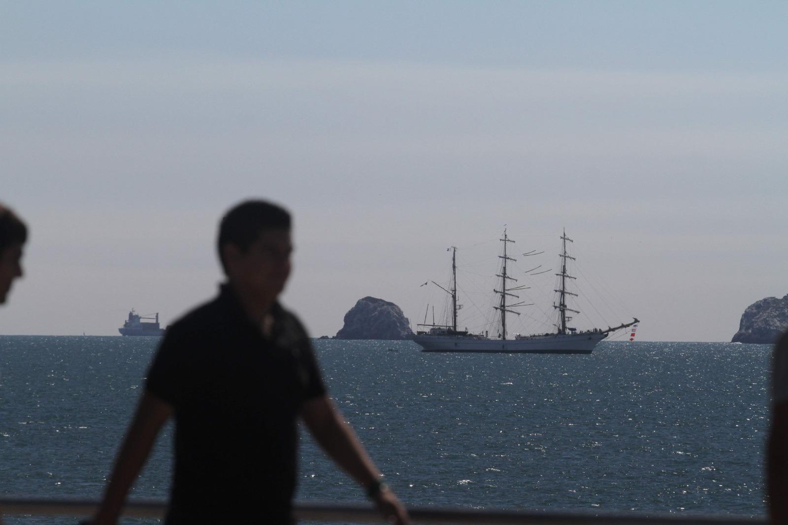 $!El Buque Escuela Cuauhtémoc estuvo en Mazatlán y miles de visitantes subieron a bordo