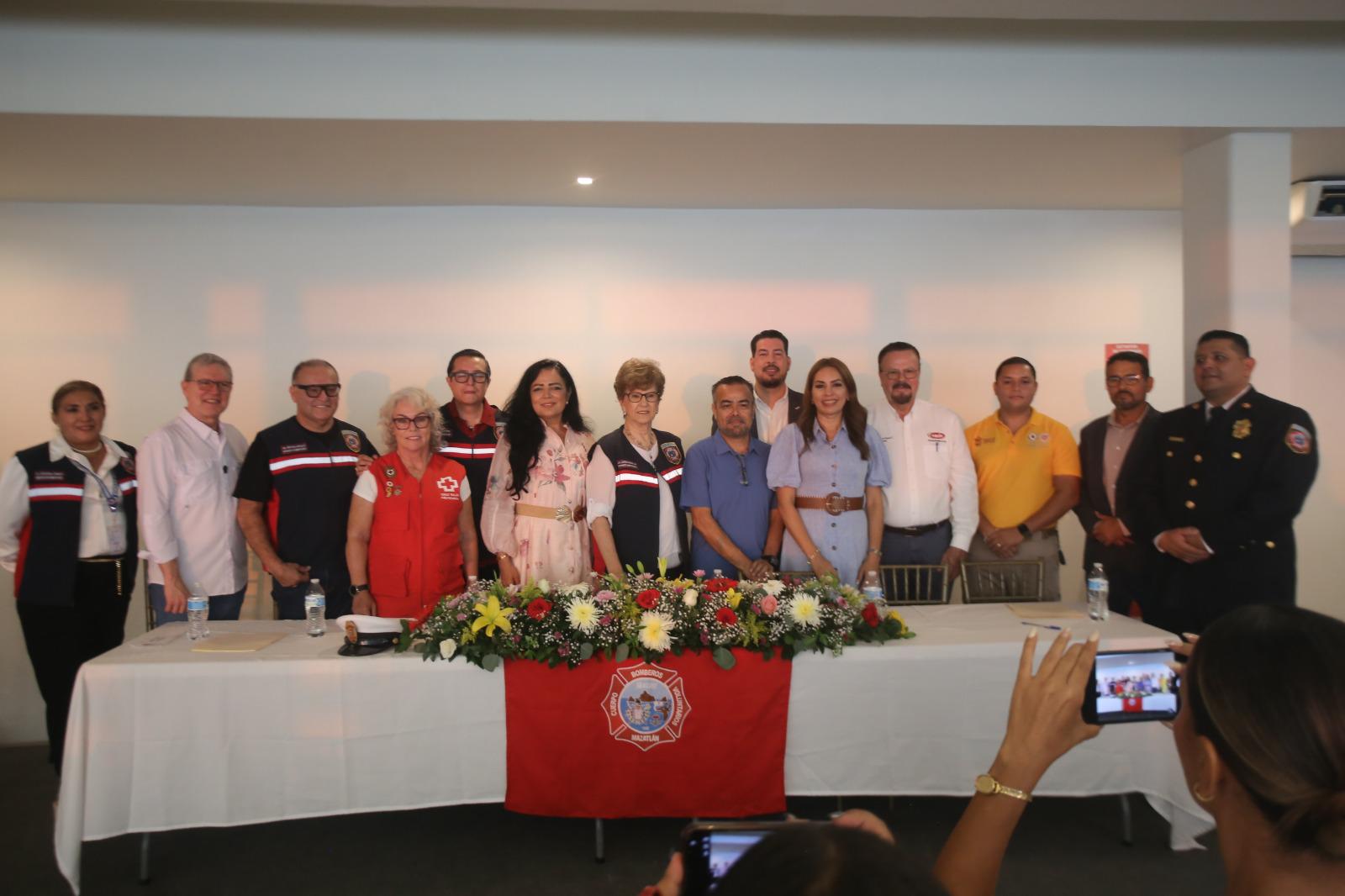 $!Celebra Bomberos Mazatlán su día entre reconocimientos y relevo generacional