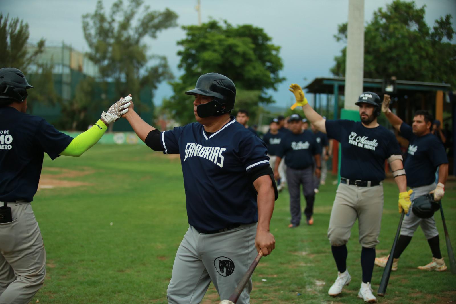 $!Venados de Mazatlán se impone a selección local en el Club Muralla