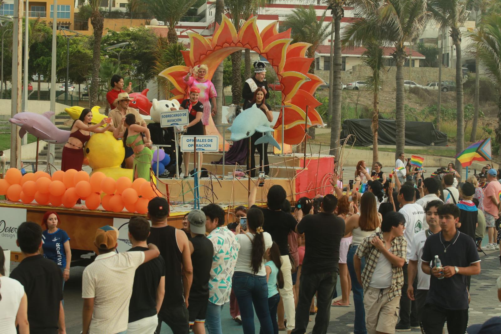 $!Marcha del Orgullo pinta de colores el Malecón de Mazatlán por la igualdad y la diversidad