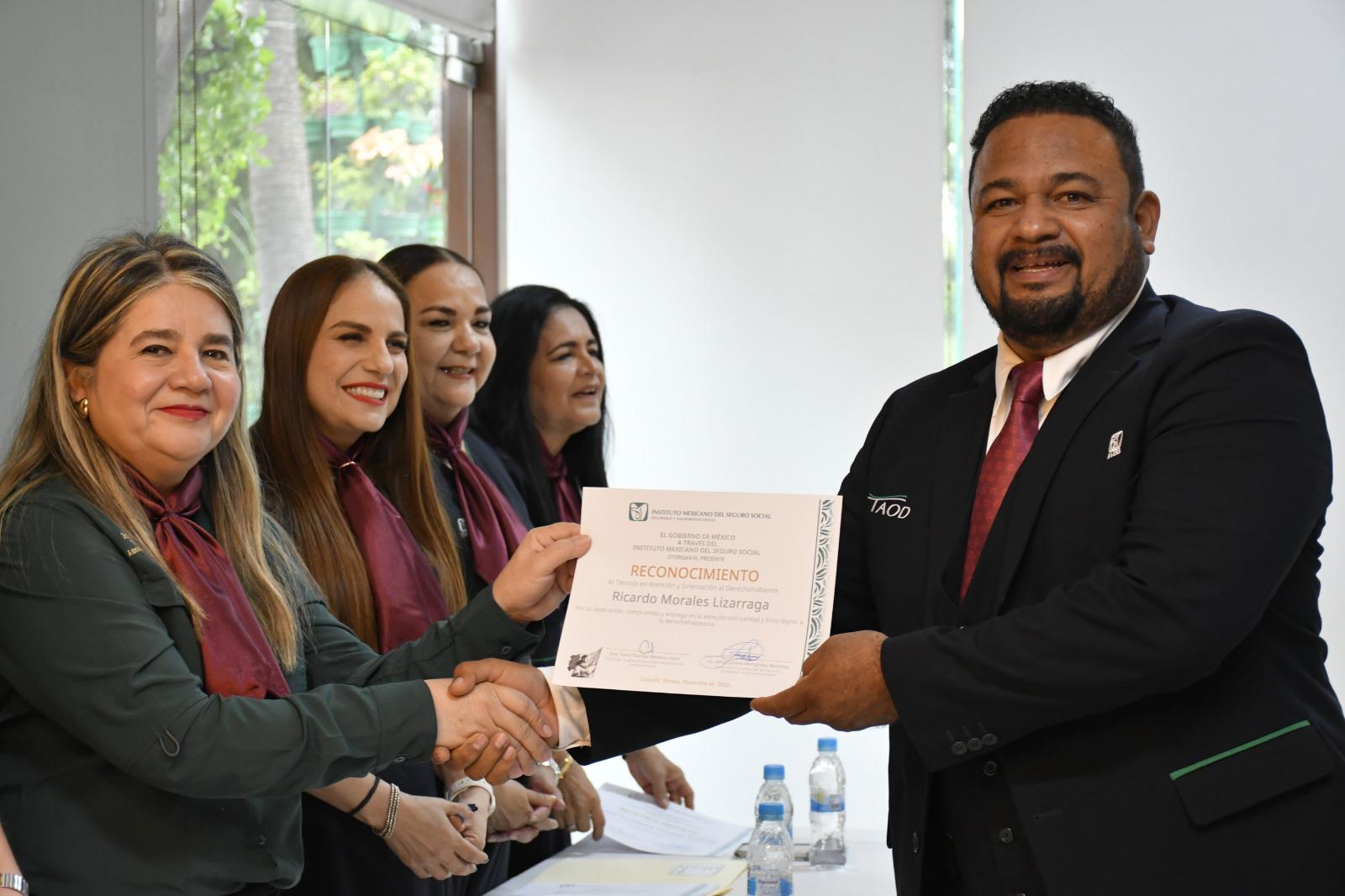 $!IMSS Sinaloa reconoce 48 años de labor del personal de Atención y Orientación al Derechohabiente