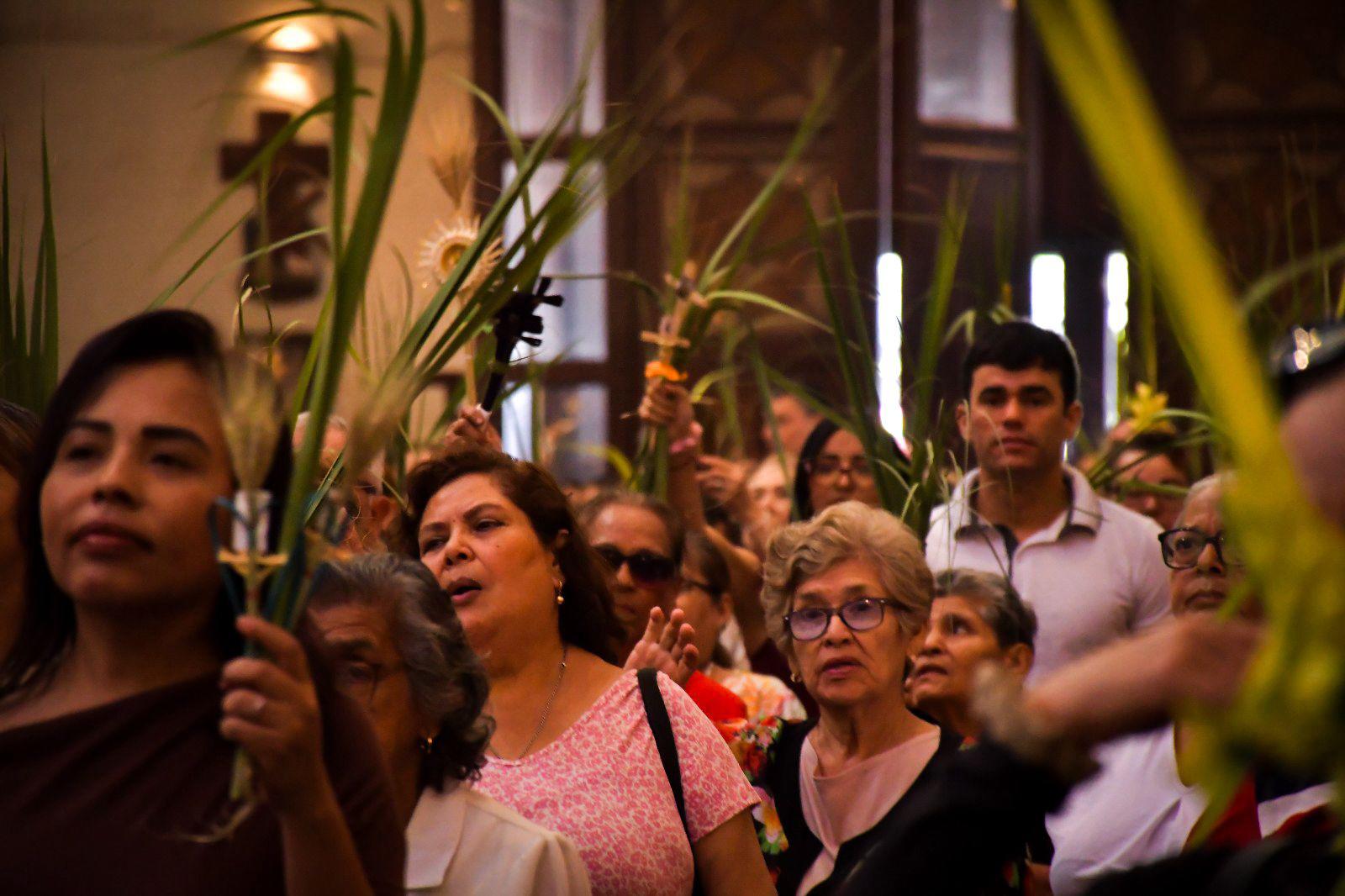 $!Celebran el Domingo de Ramos en Culiacán con misa en la Catedral