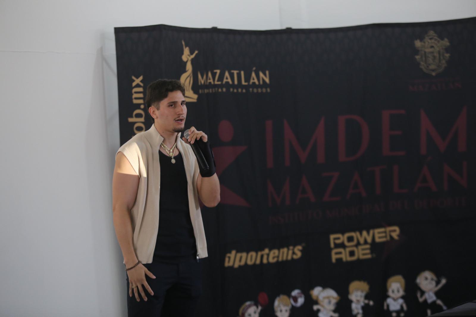 $!Marco Verde inspira con constancia y disciplina en conferencia magistral en Mazatlán