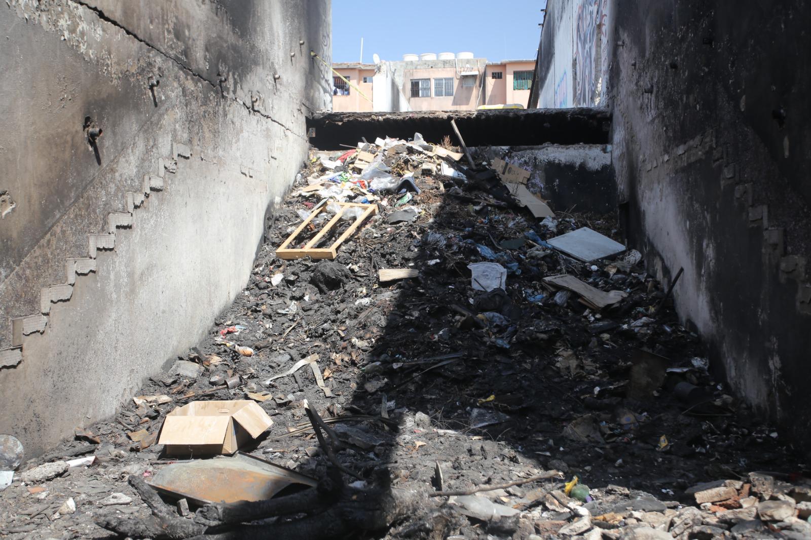 $!Abandono, basura y malos olores se apoderan de las viejas instalaciones de la tienda del ISSSTE