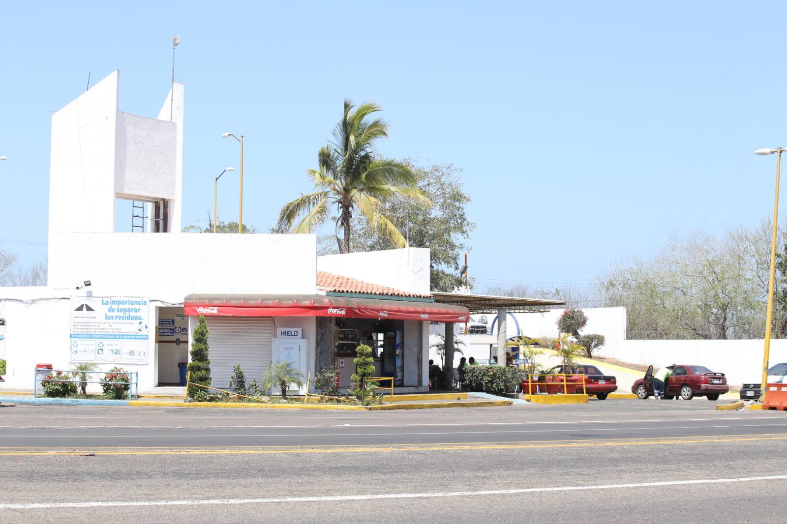 $!Trabajadores de la Autopista Mazatlán-Culiacán protestan porque solo les dieron como utilidades dos días de paga