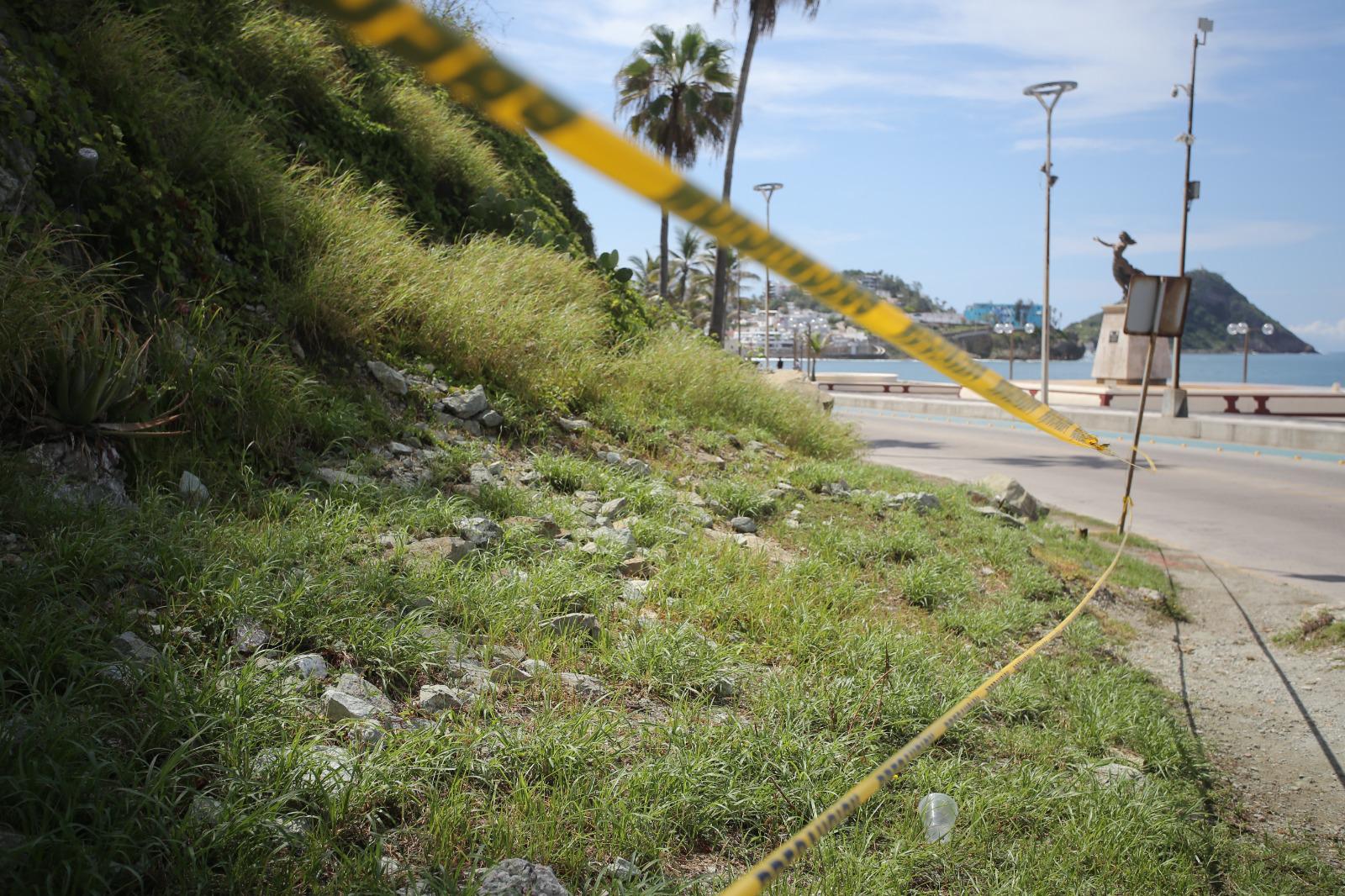 $!Delimitan área de la ‘Cueva del Diablo’ en Mazatlán después de deslaves