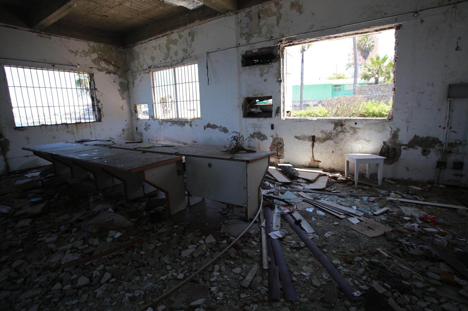 $!Deterioro acaba con edificio de Telégrafos en el Paseo Claussen de Mazatlán