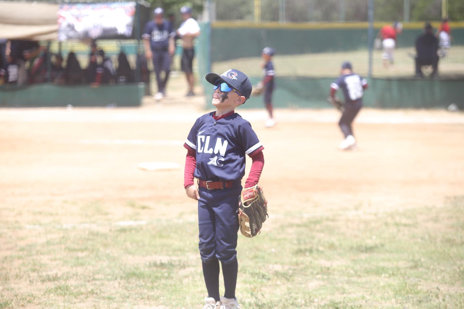 $!Equipos rojos sacan la casta por Mazatlán en una dura jornada del Nacional de Beisbol de Regiones y Ligas 2025