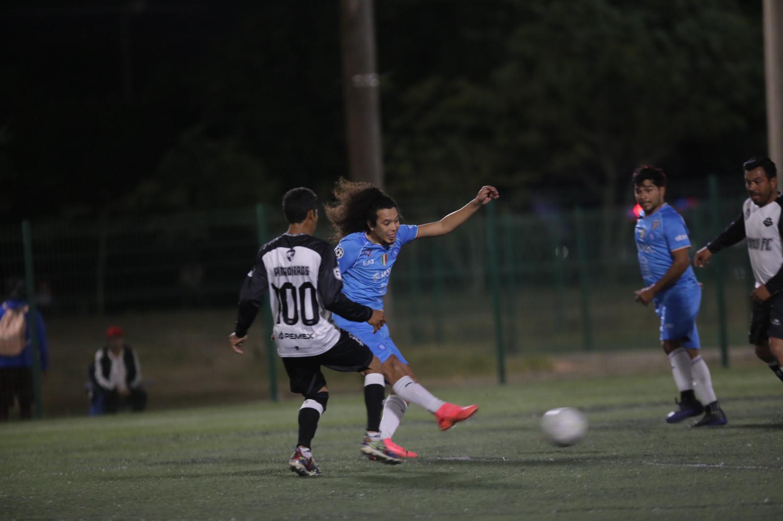 $!Aluminio y Cristales El Pollo se ciñe la Copa en Liga Superveteranos