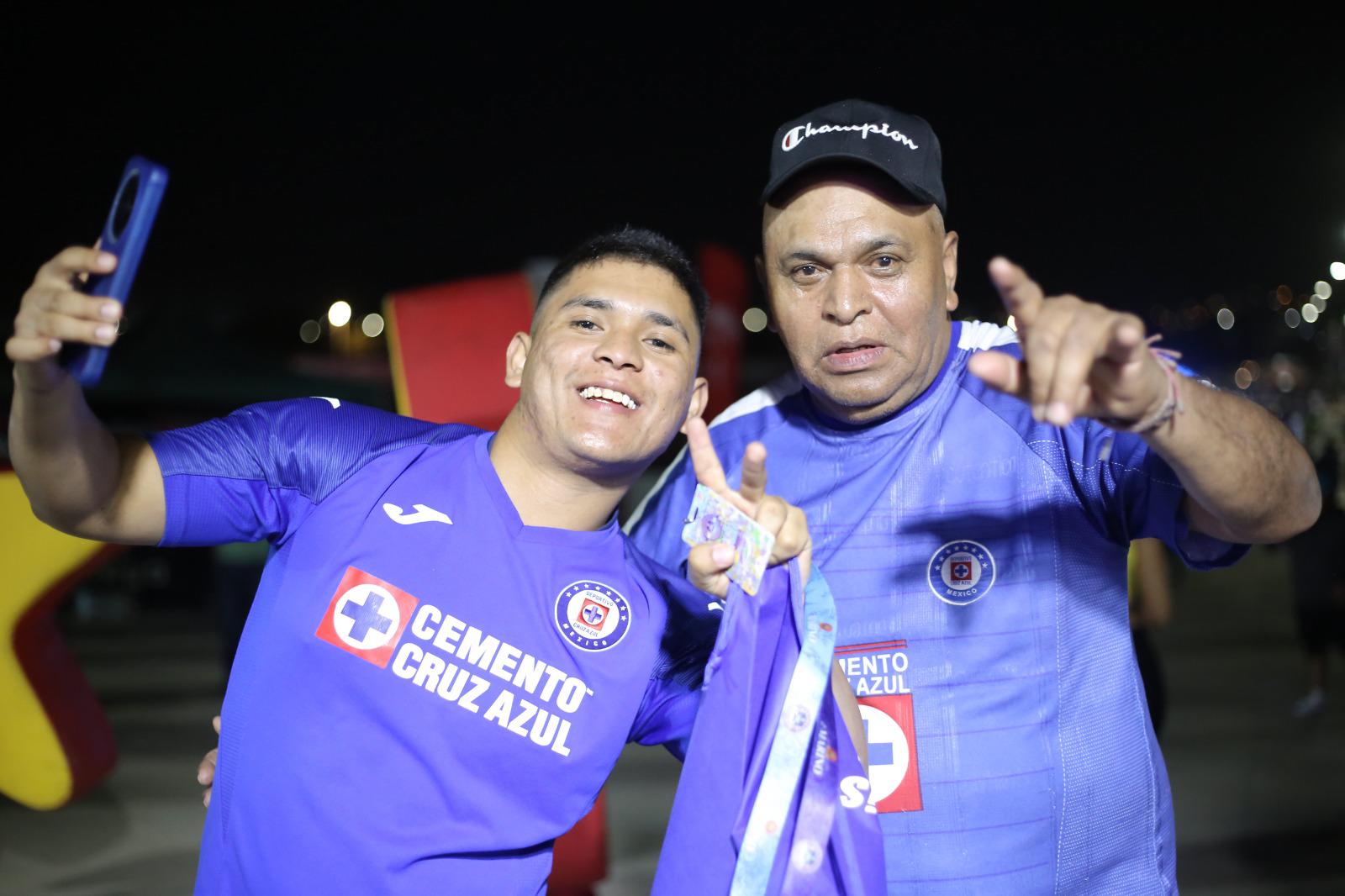 $!La hinchada se hace presente para el choque entre Mazatlán y Cruz Azul