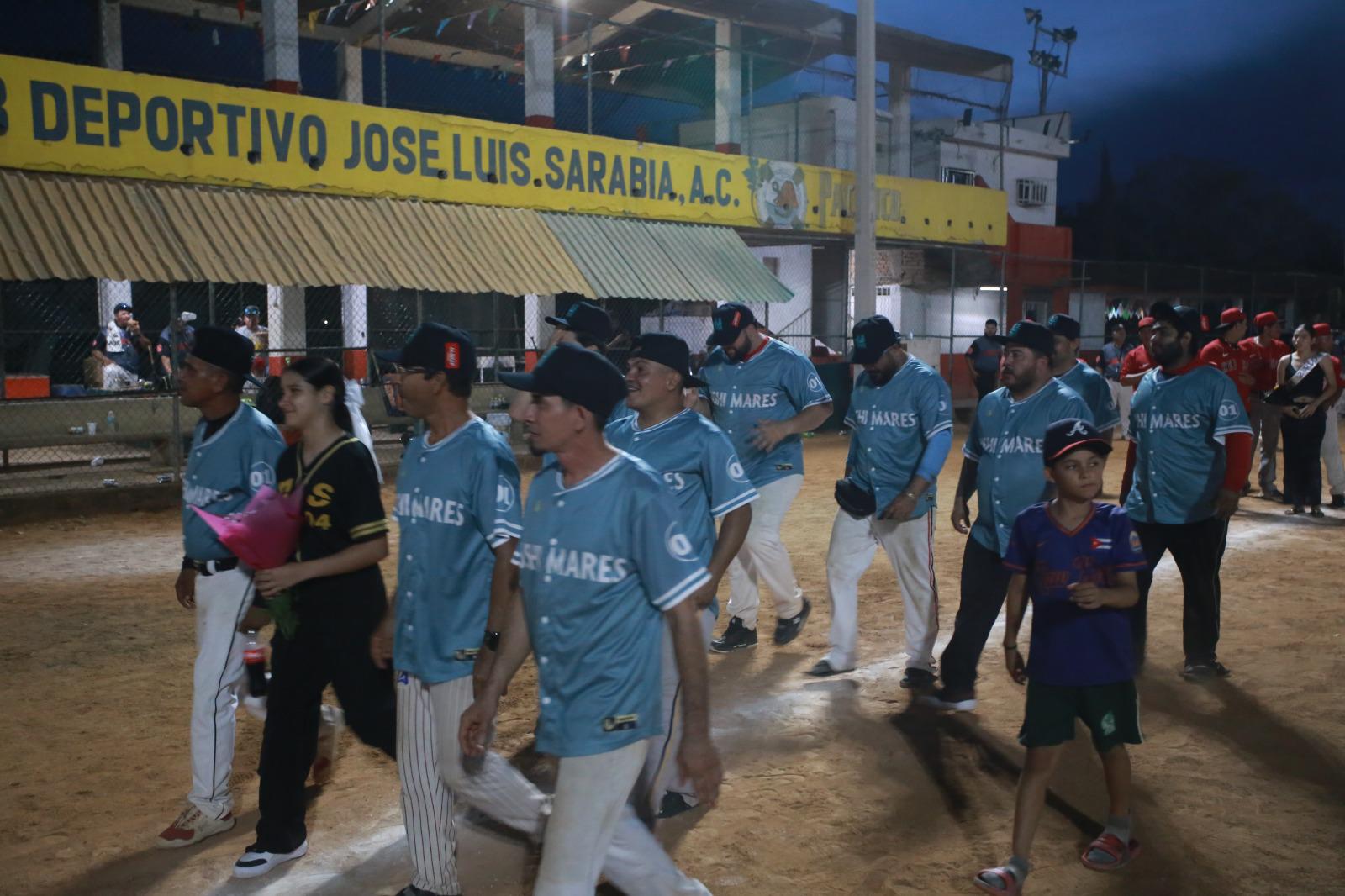 $!Liga de Beisbol Meseros al Bat inaugura temporada 14 con homenaje a ‘El Maca’ Ramos