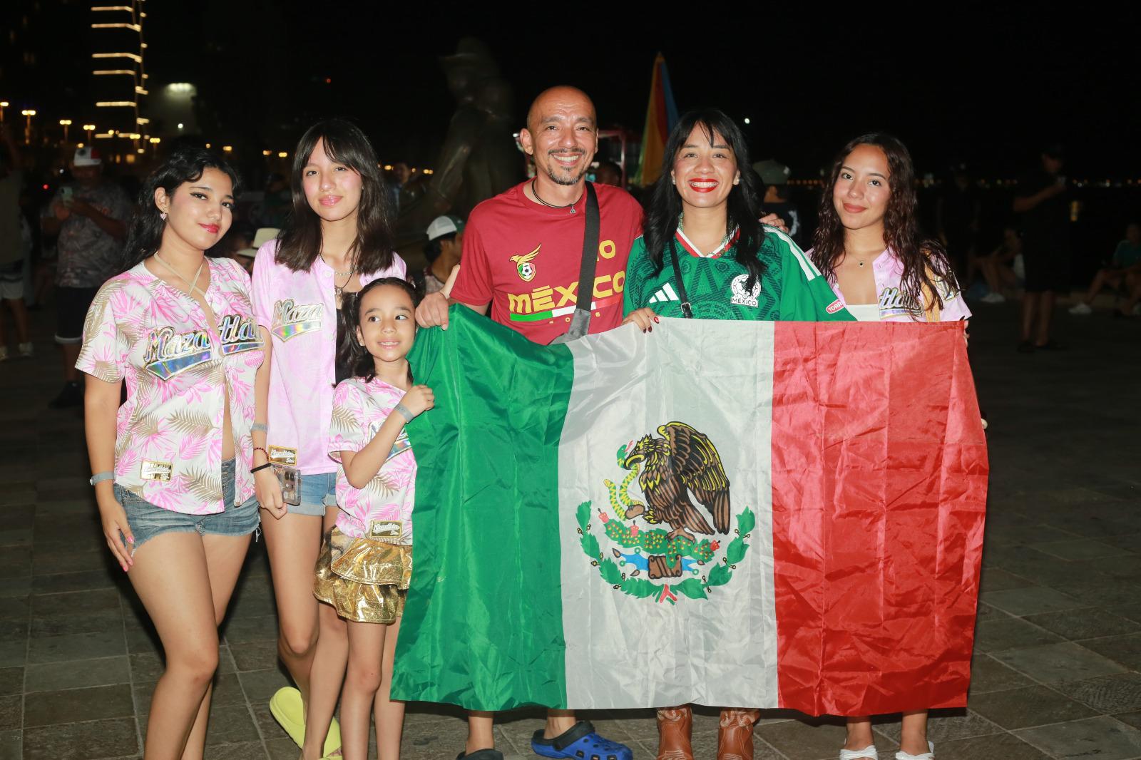 $!Retumba el ‘Cielito Lindo’ en las Letras de Mazatlán con el triunfo México ante Ecuador