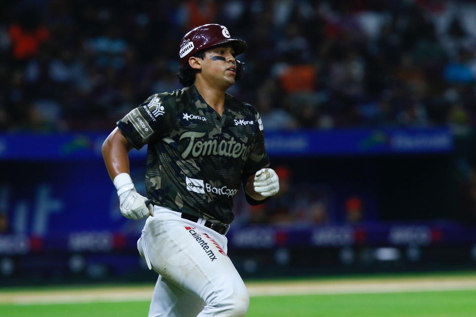 $!Naranjeros se lleva el primero del Clásico en Culiacán