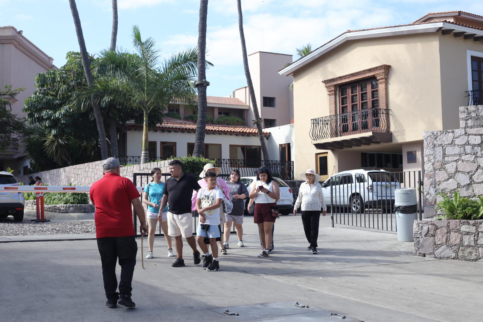 $!Turismo moderado recorre Mazatlán pese al Ciclotour
