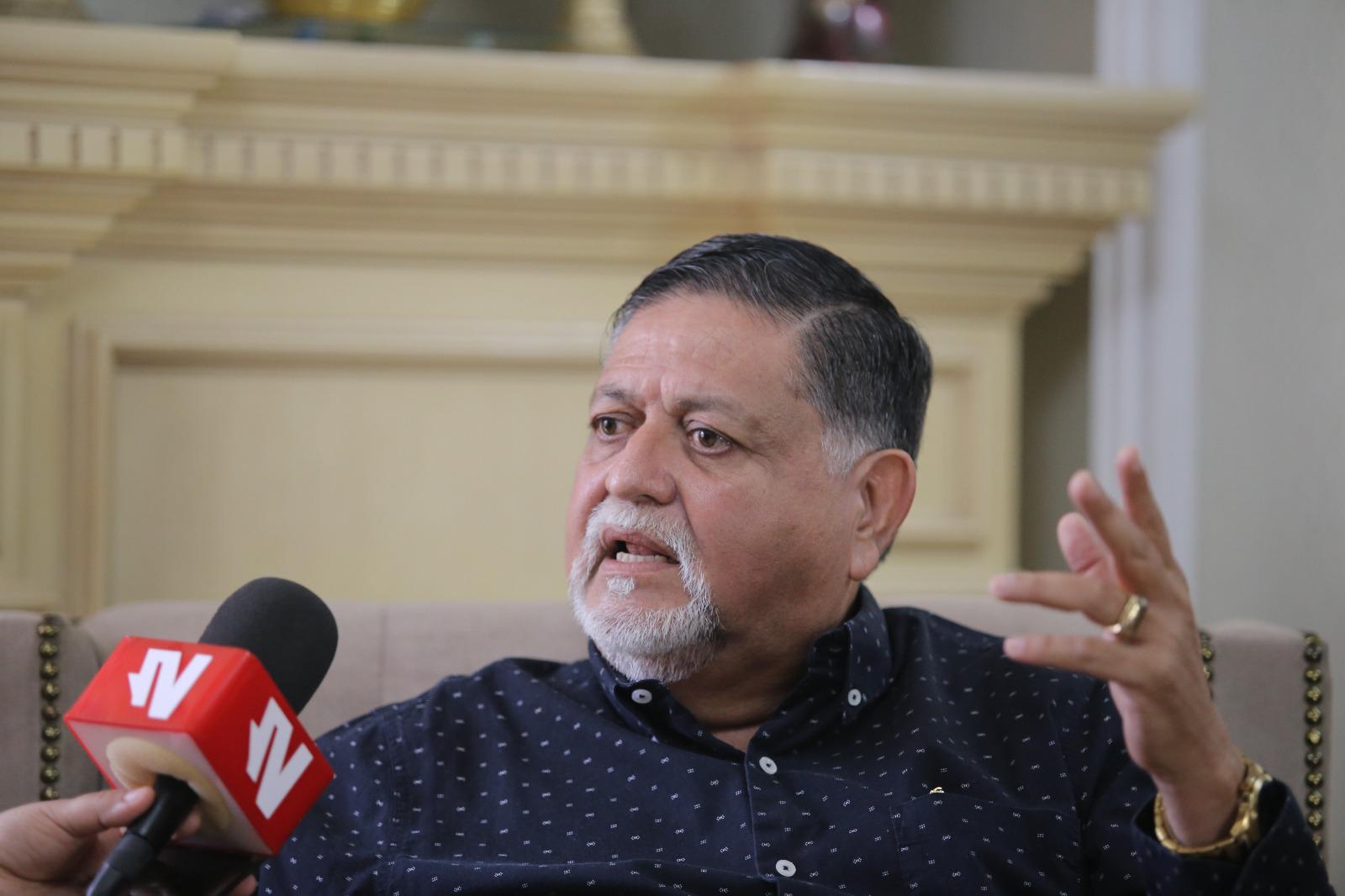 $!El Profe Daniel, 30 años de vocación docente dedicado a educar a la juventud